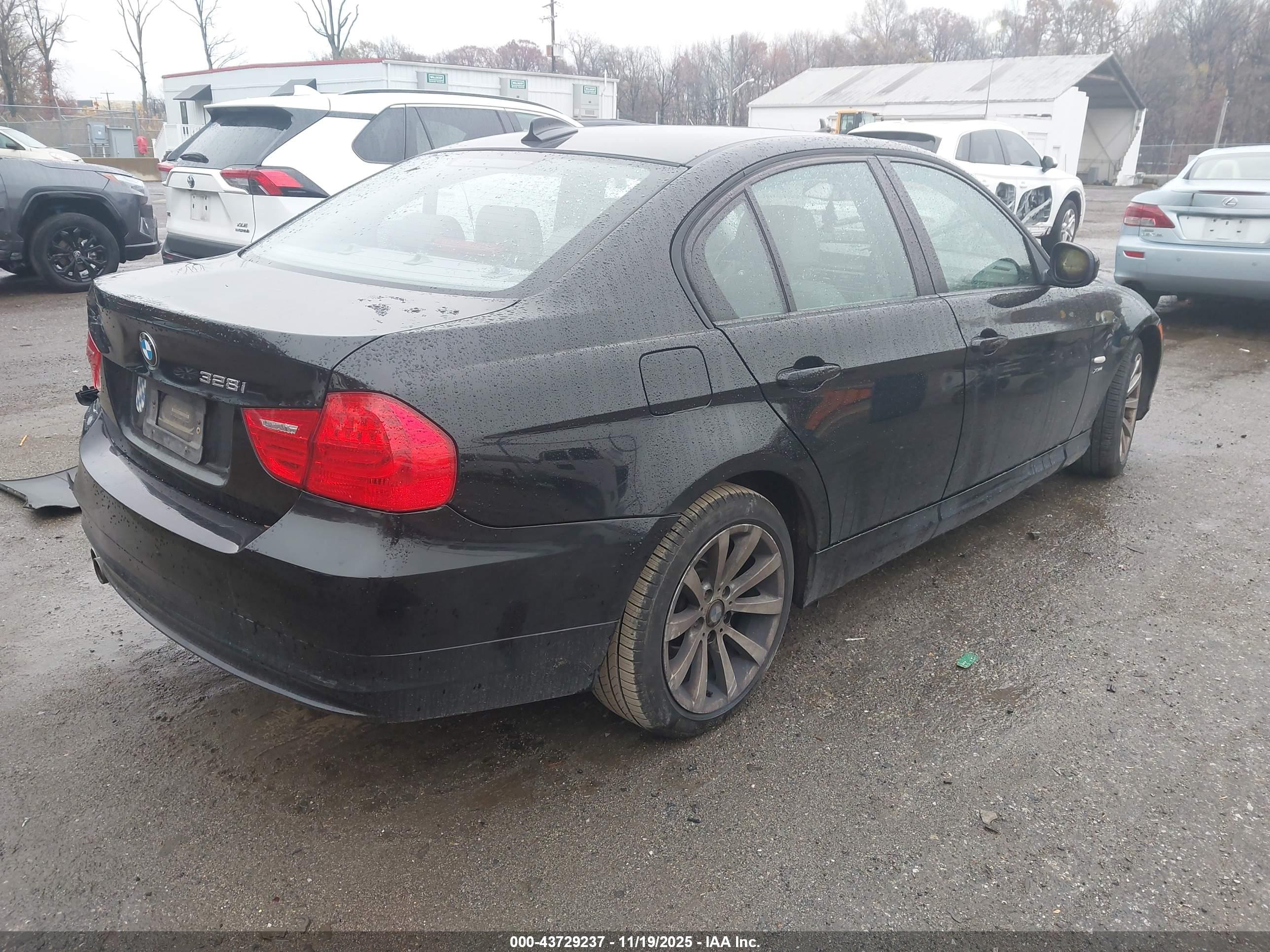 BMW 328I image 4