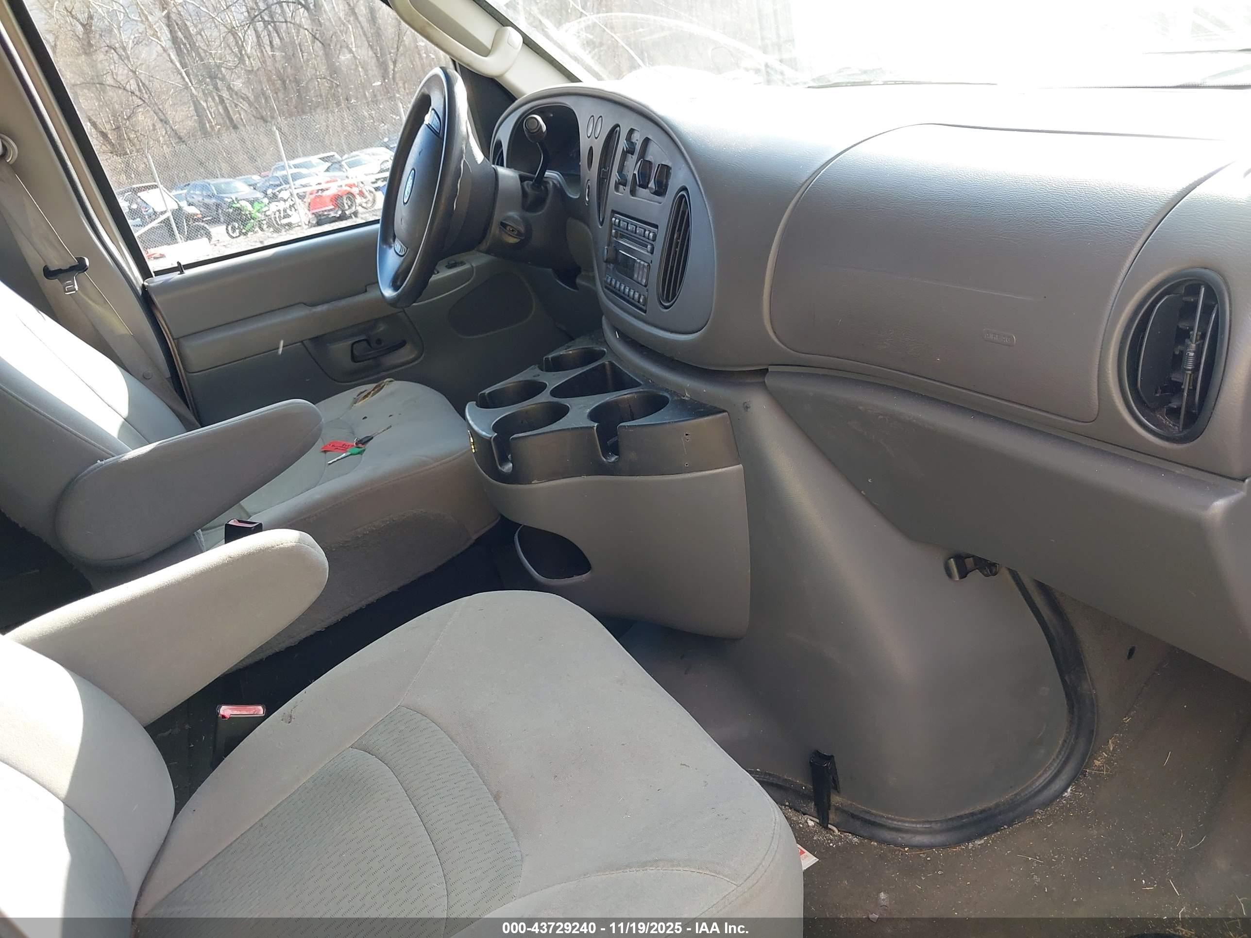 FORD E-350 image 5