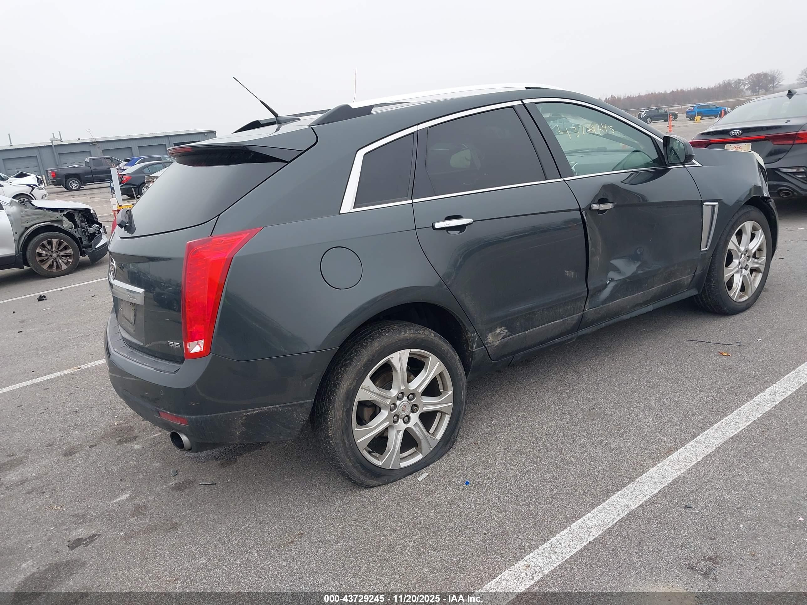 CADILLAC SRX image 4