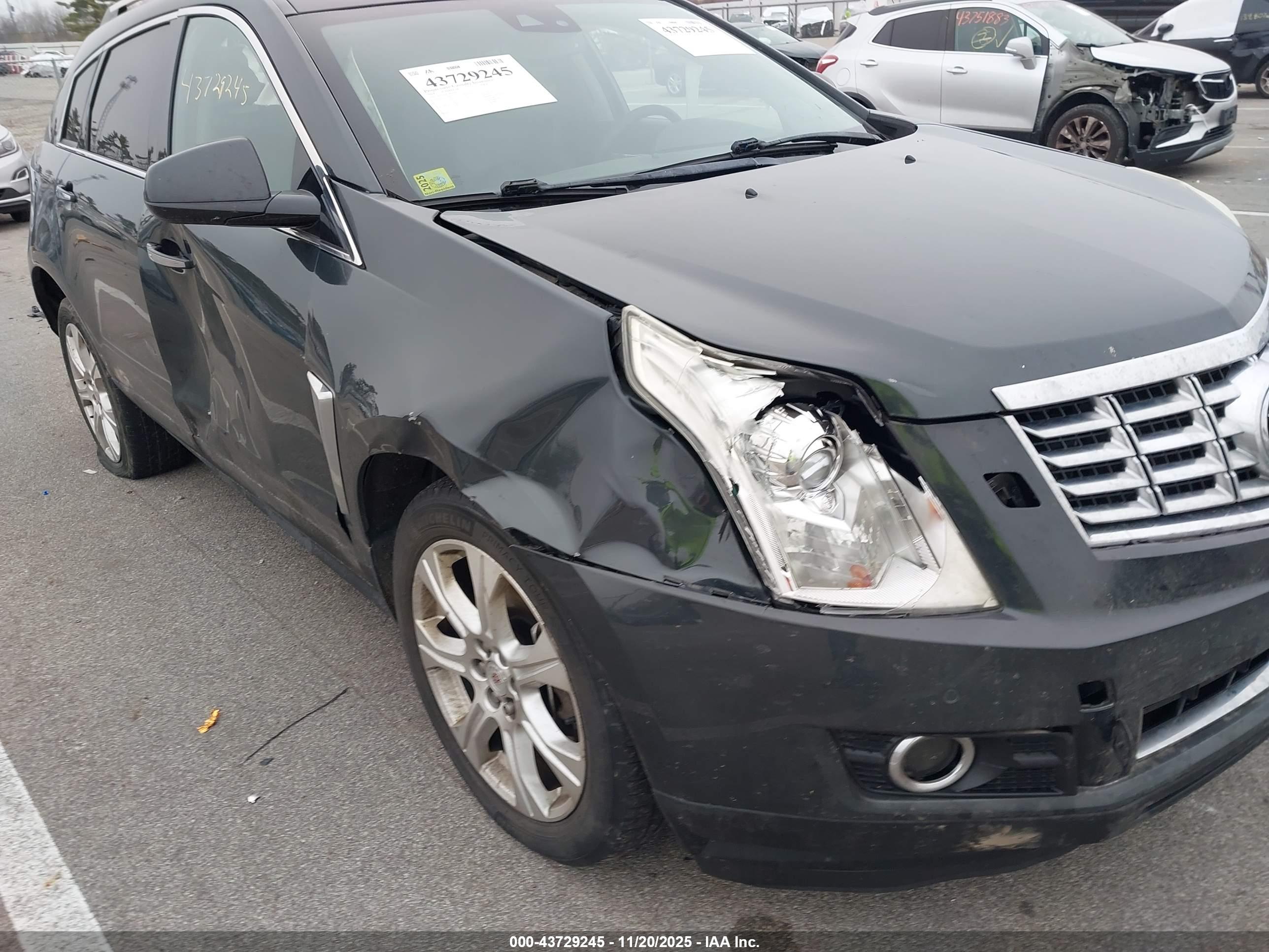 CADILLAC SRX image 6