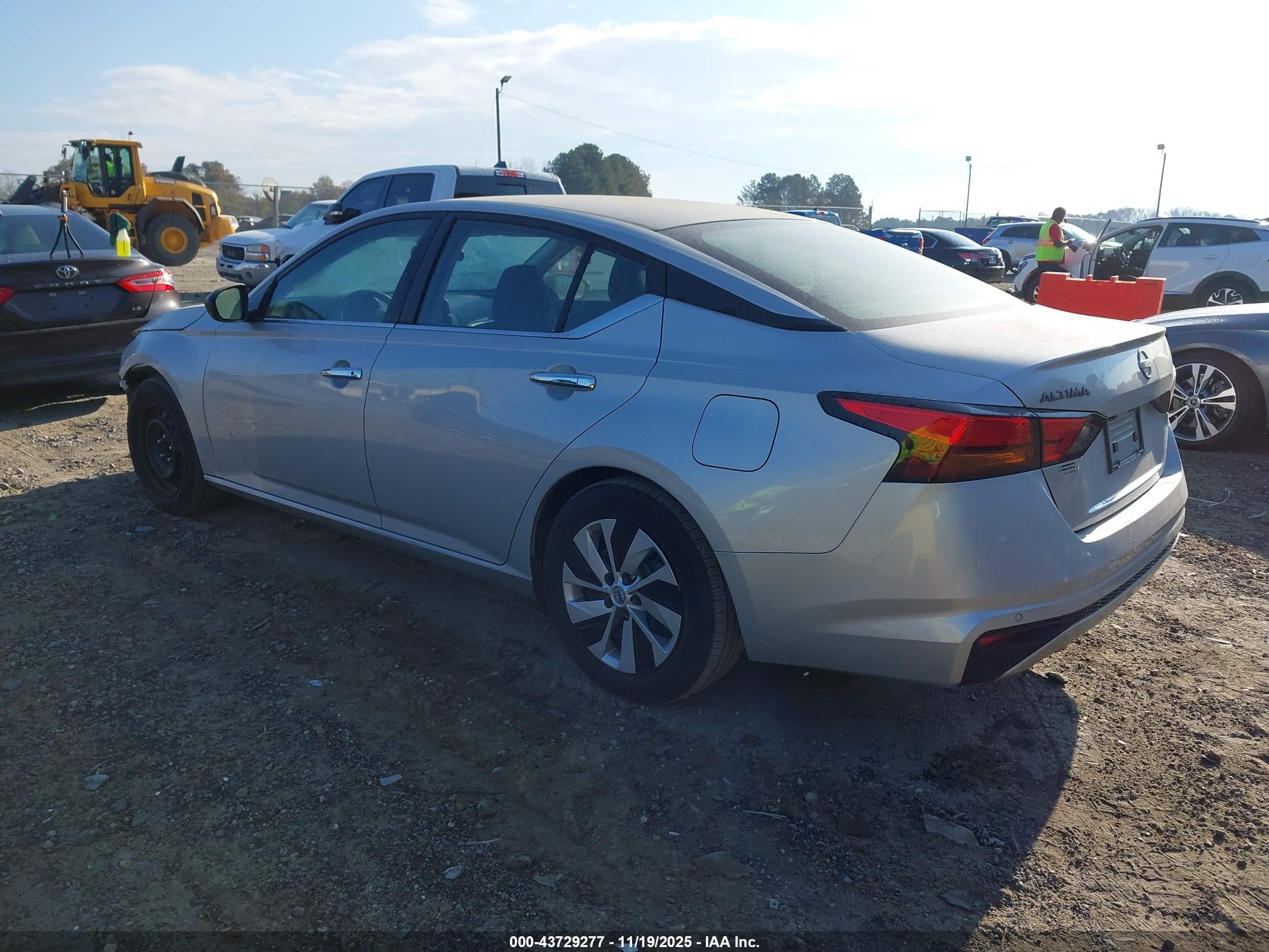 NISSAN ALTIMA image 3