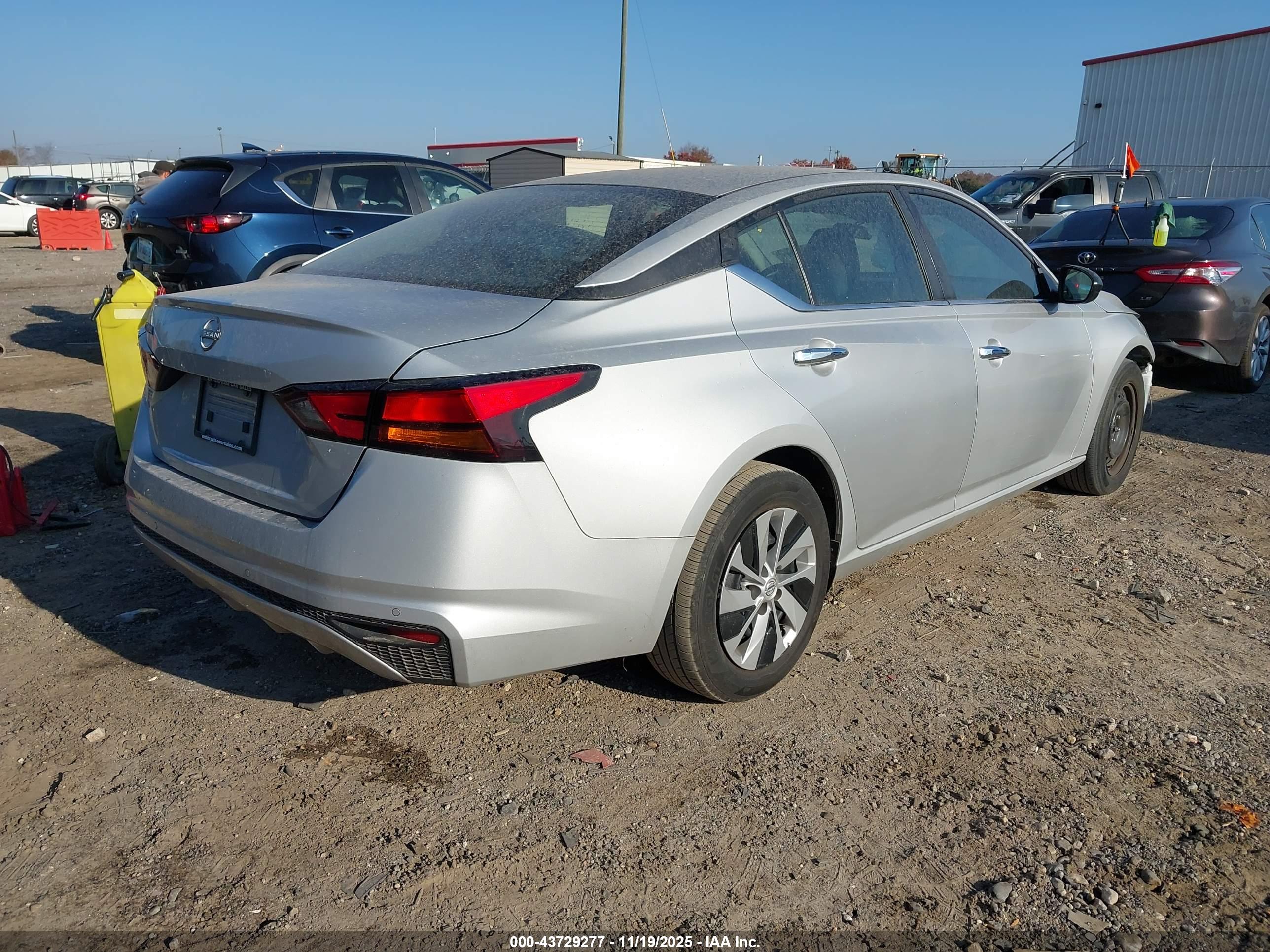 NISSAN ALTIMA image 4