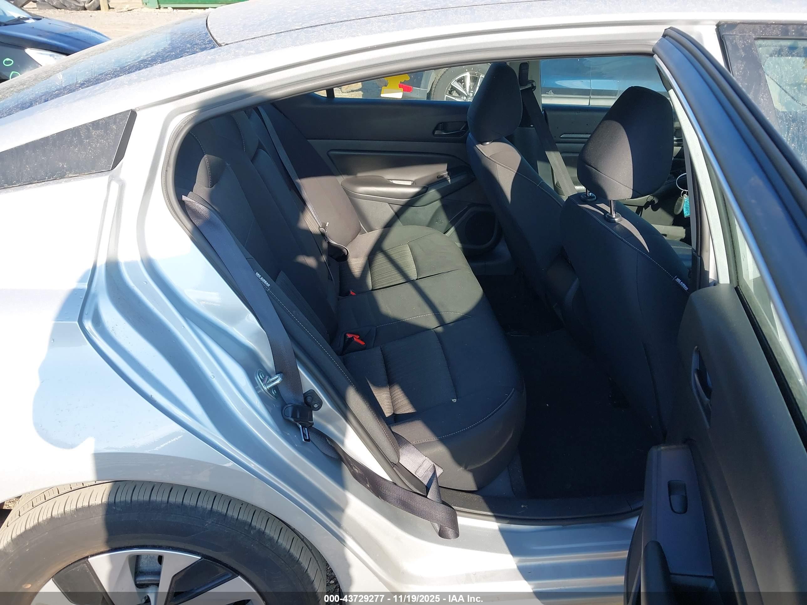 NISSAN ALTIMA image 8