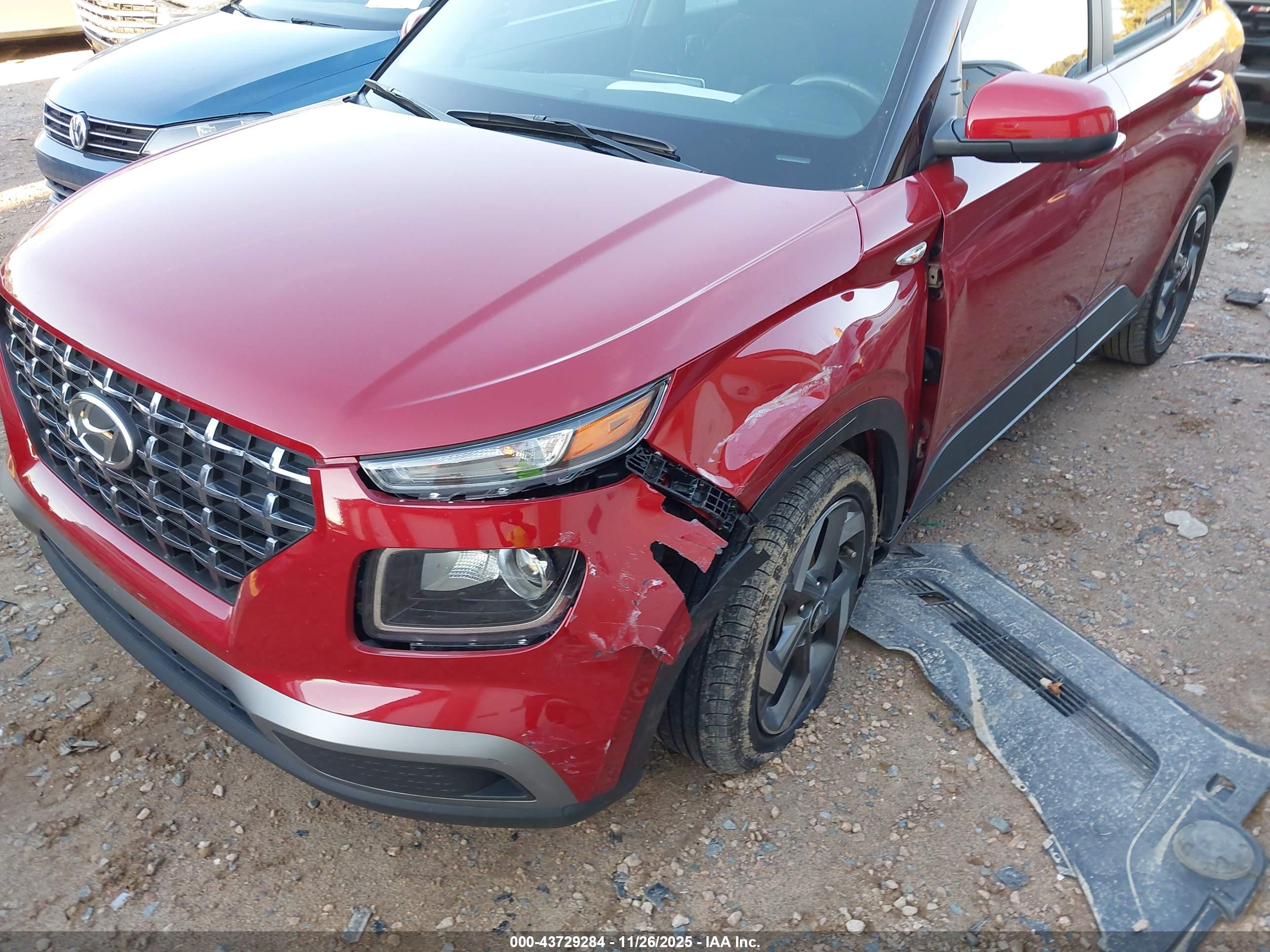HYUNDAI VENUE image 6