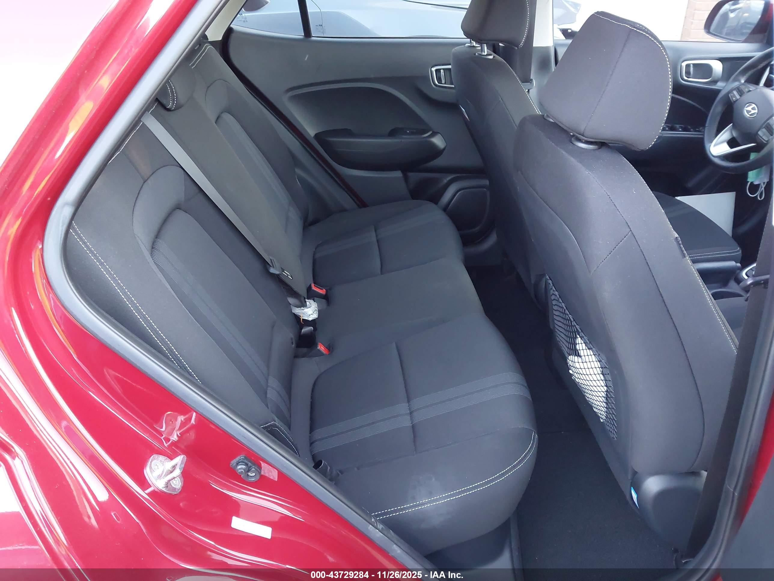 HYUNDAI VENUE image 8