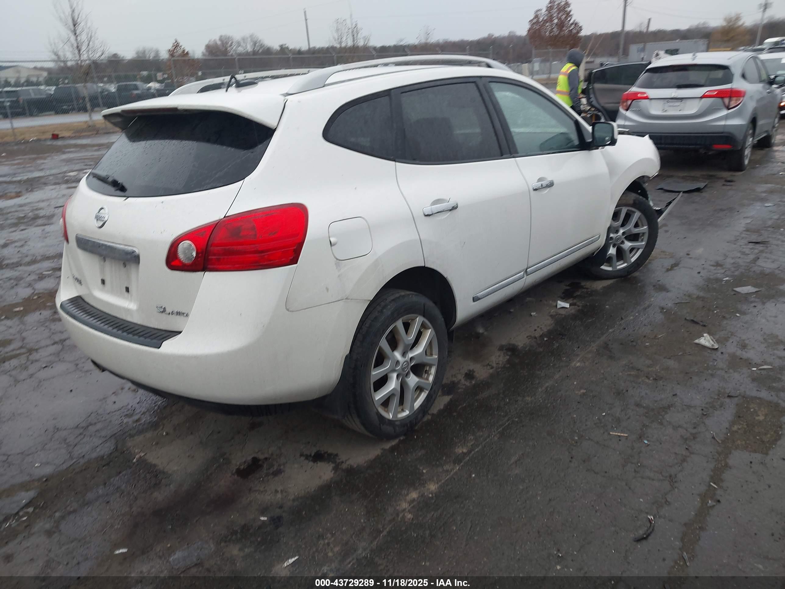 NISSAN ROGUE image 4