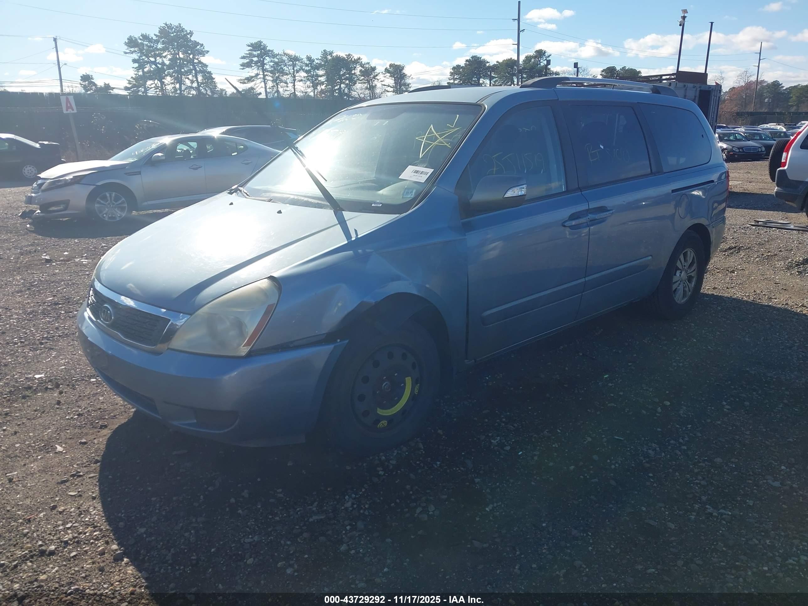 KIA SEDONA image 2