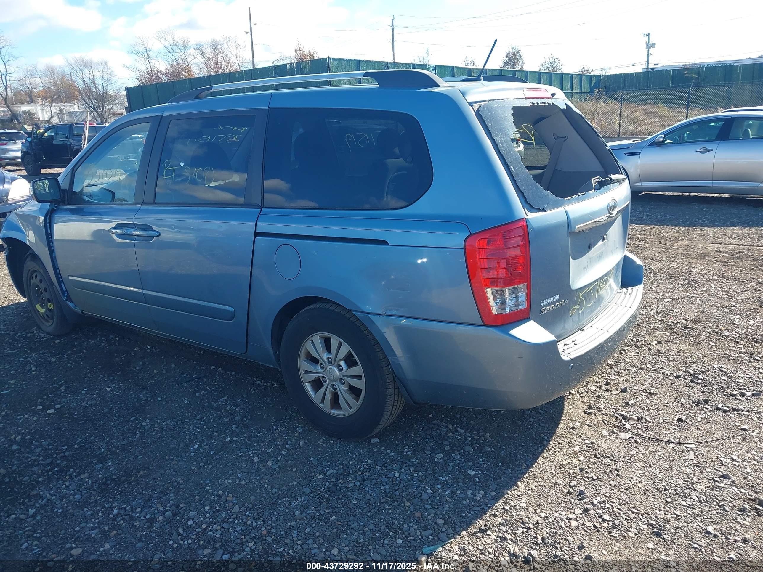 KIA SEDONA image 3