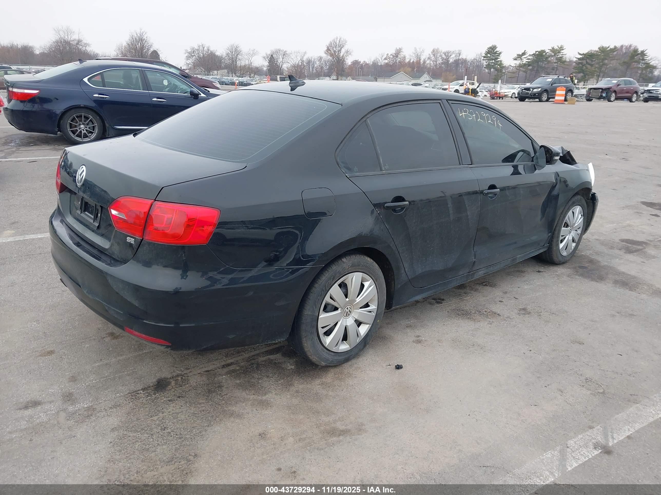 VOLKSWAGEN JETTA image 4