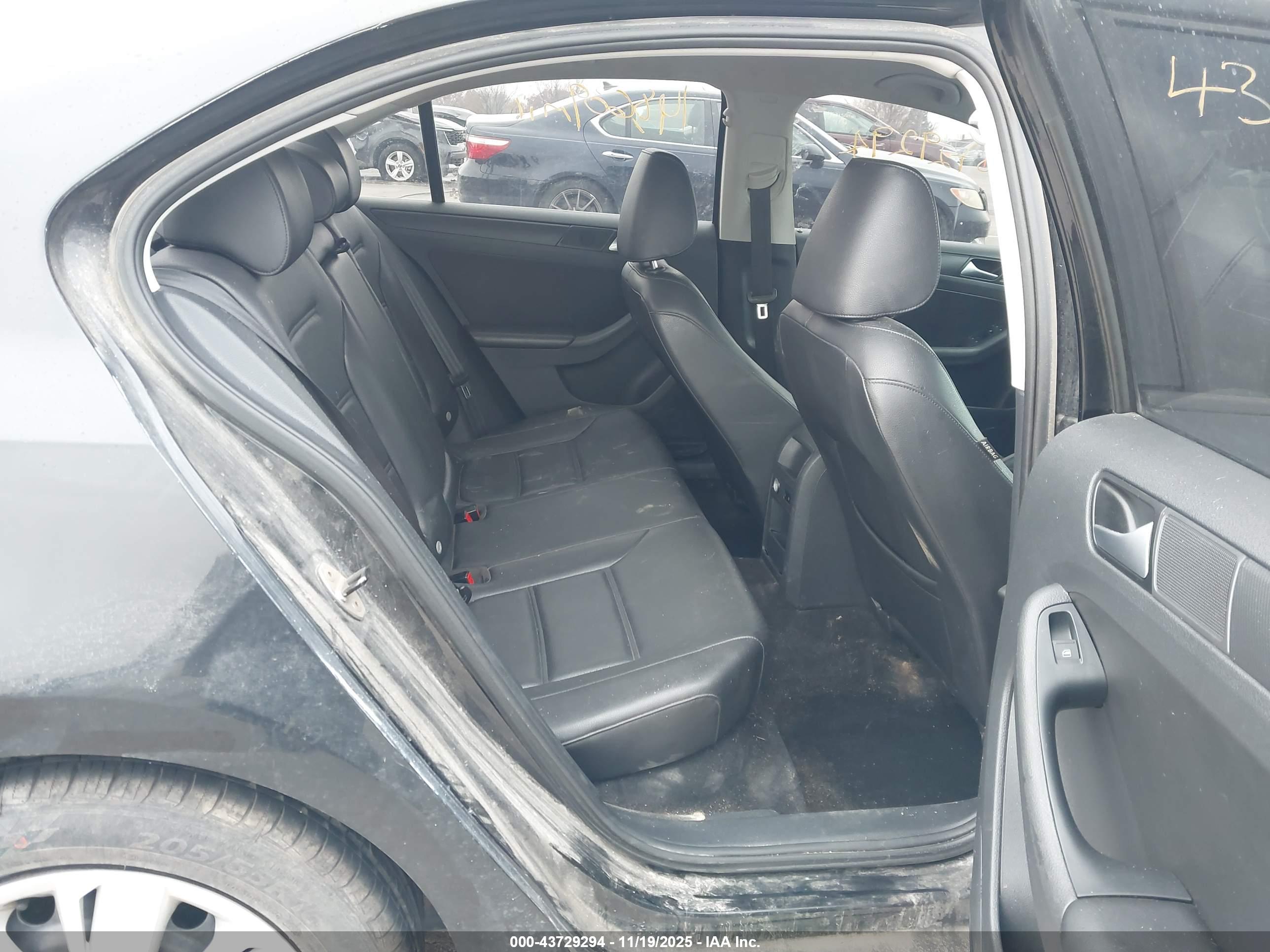 VOLKSWAGEN JETTA image 8