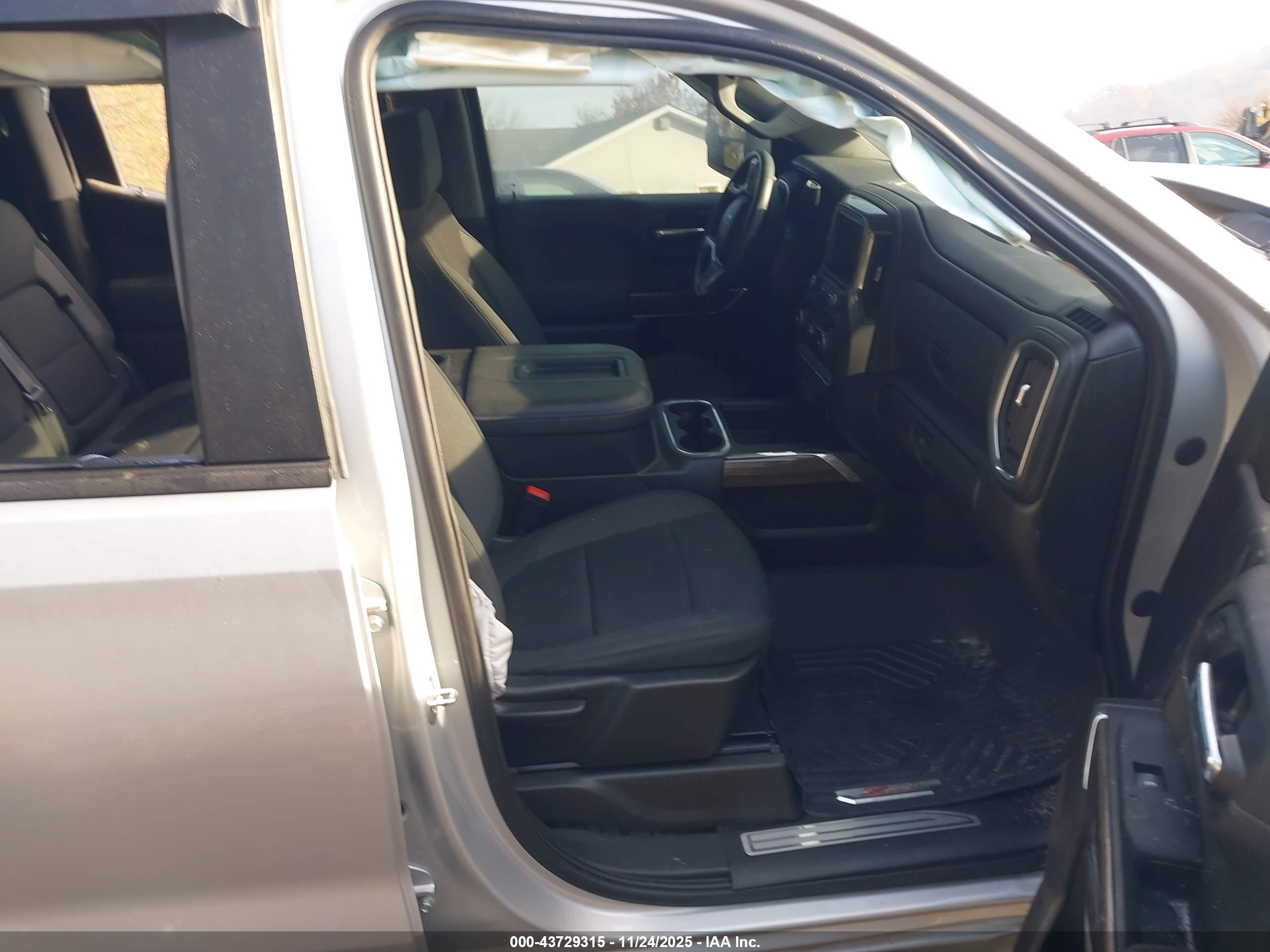 CHEVROLET SILVERADO image 5