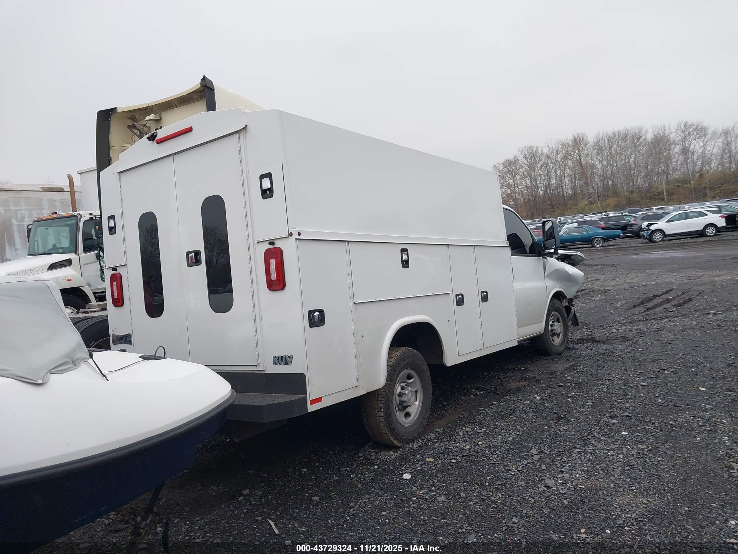 CHEVROLET EXPRESS image 4