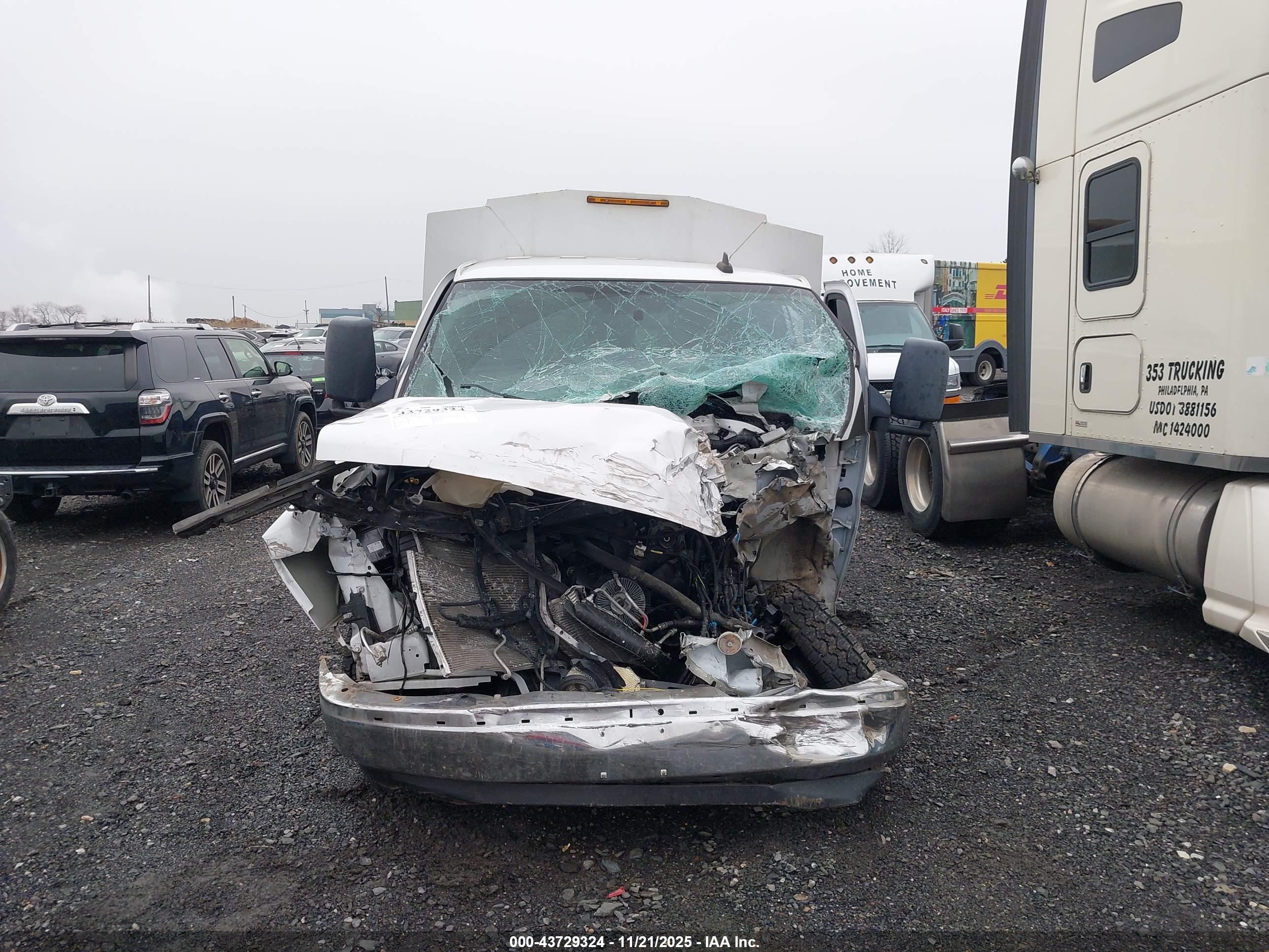 CHEVROLET EXPRESS image 6