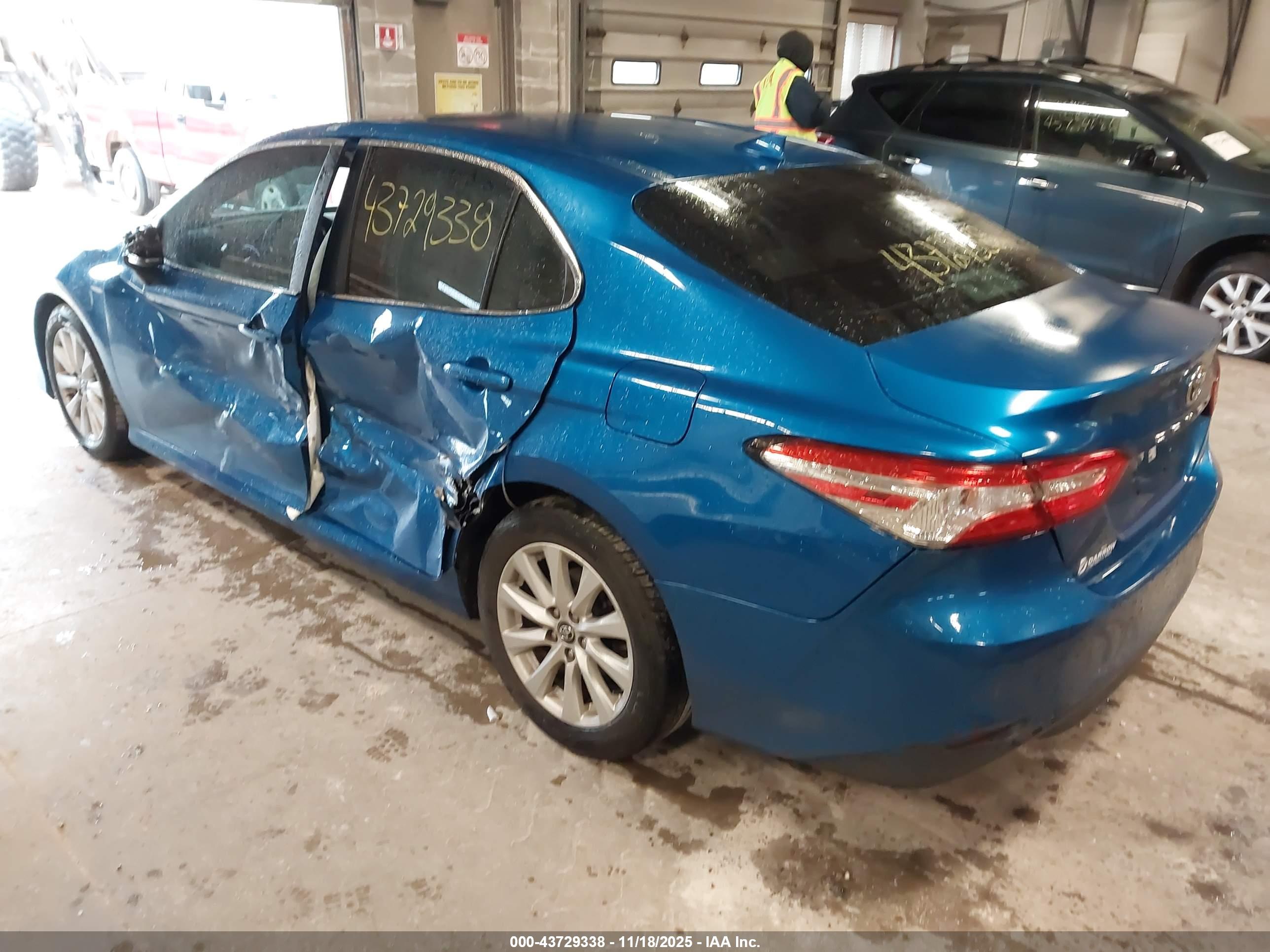 TOYOTA CAMRY image 3