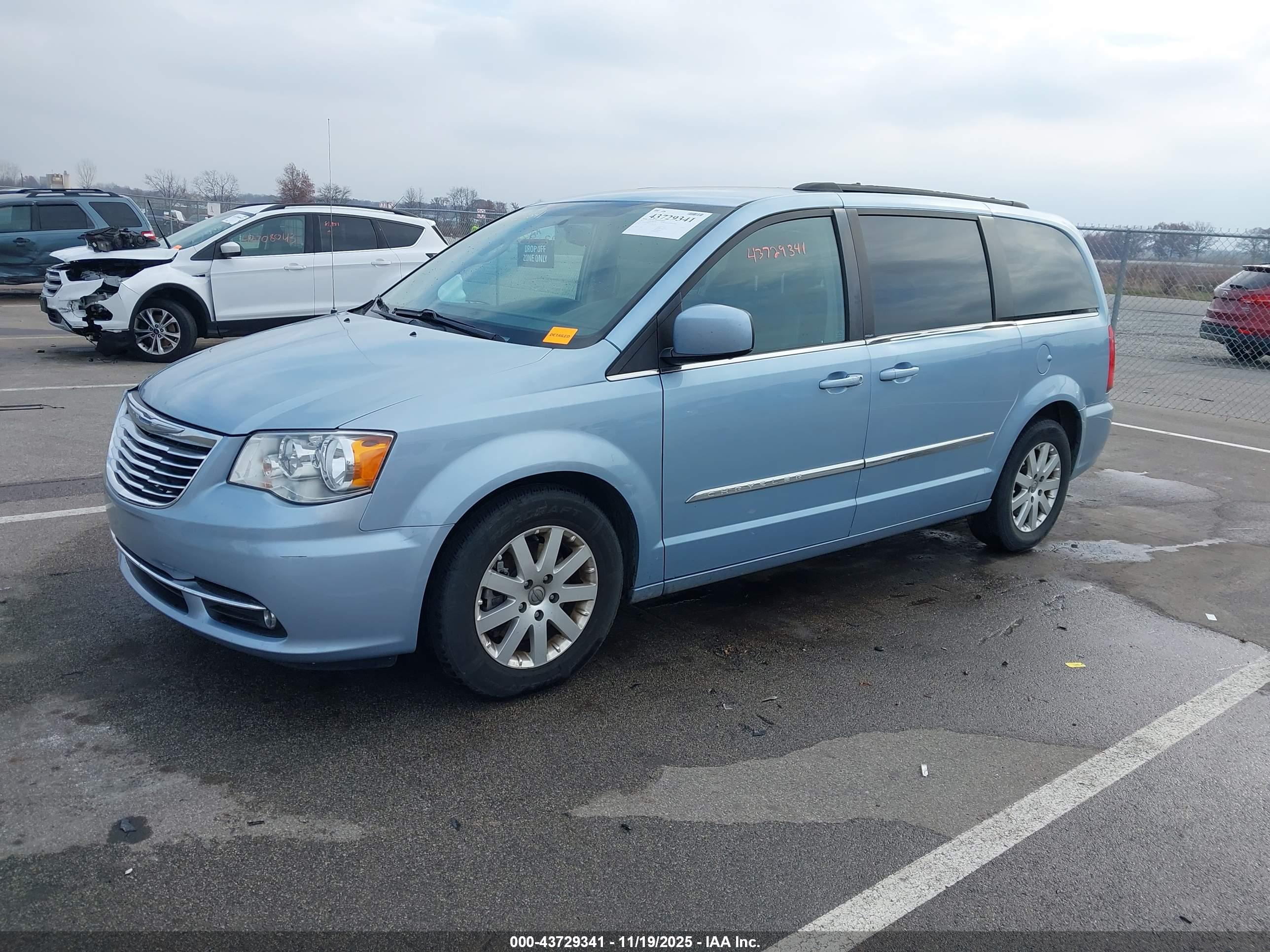 CHRYSLER TOWN image 2