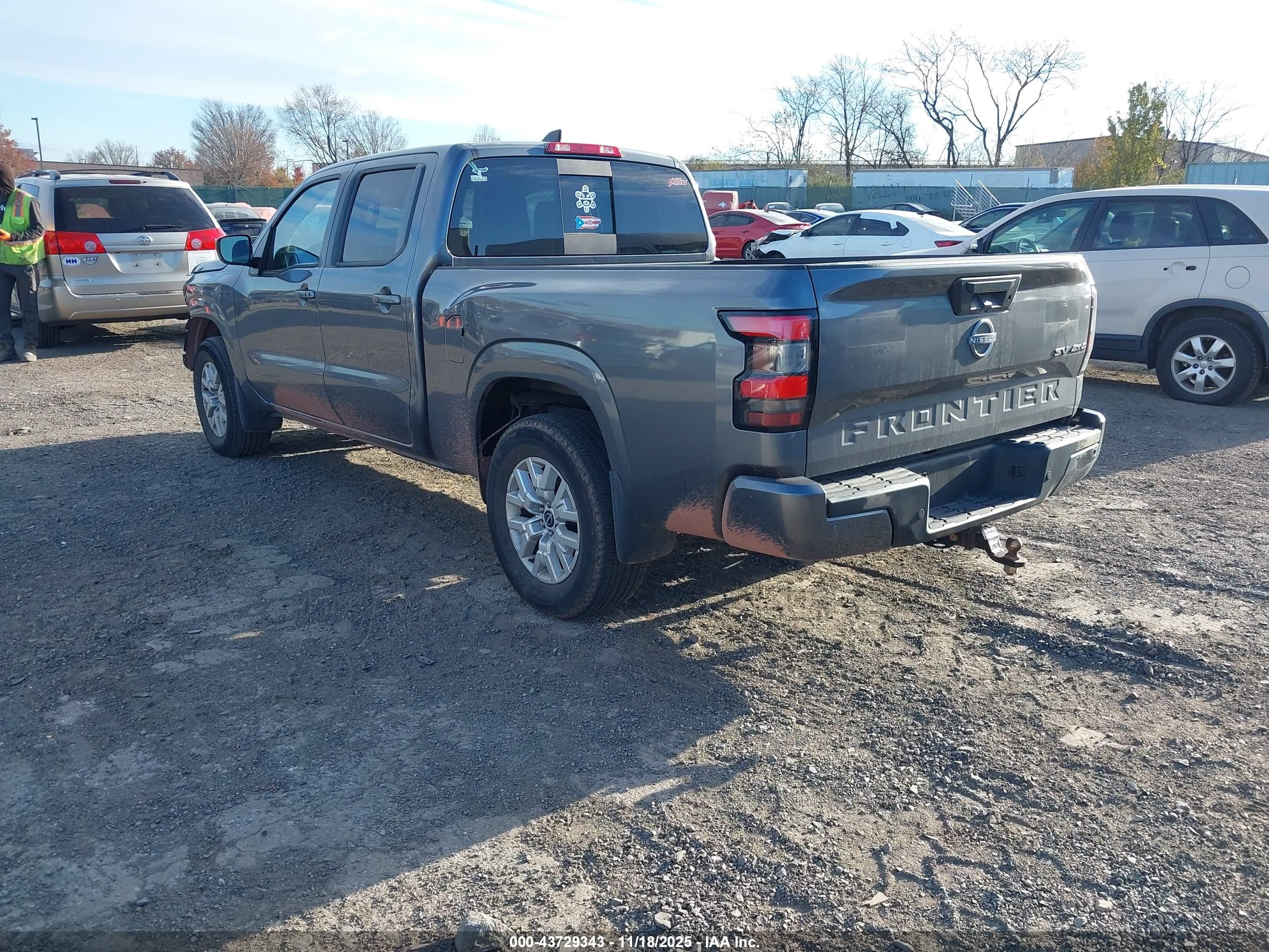 NISSAN FRONTIER image 3