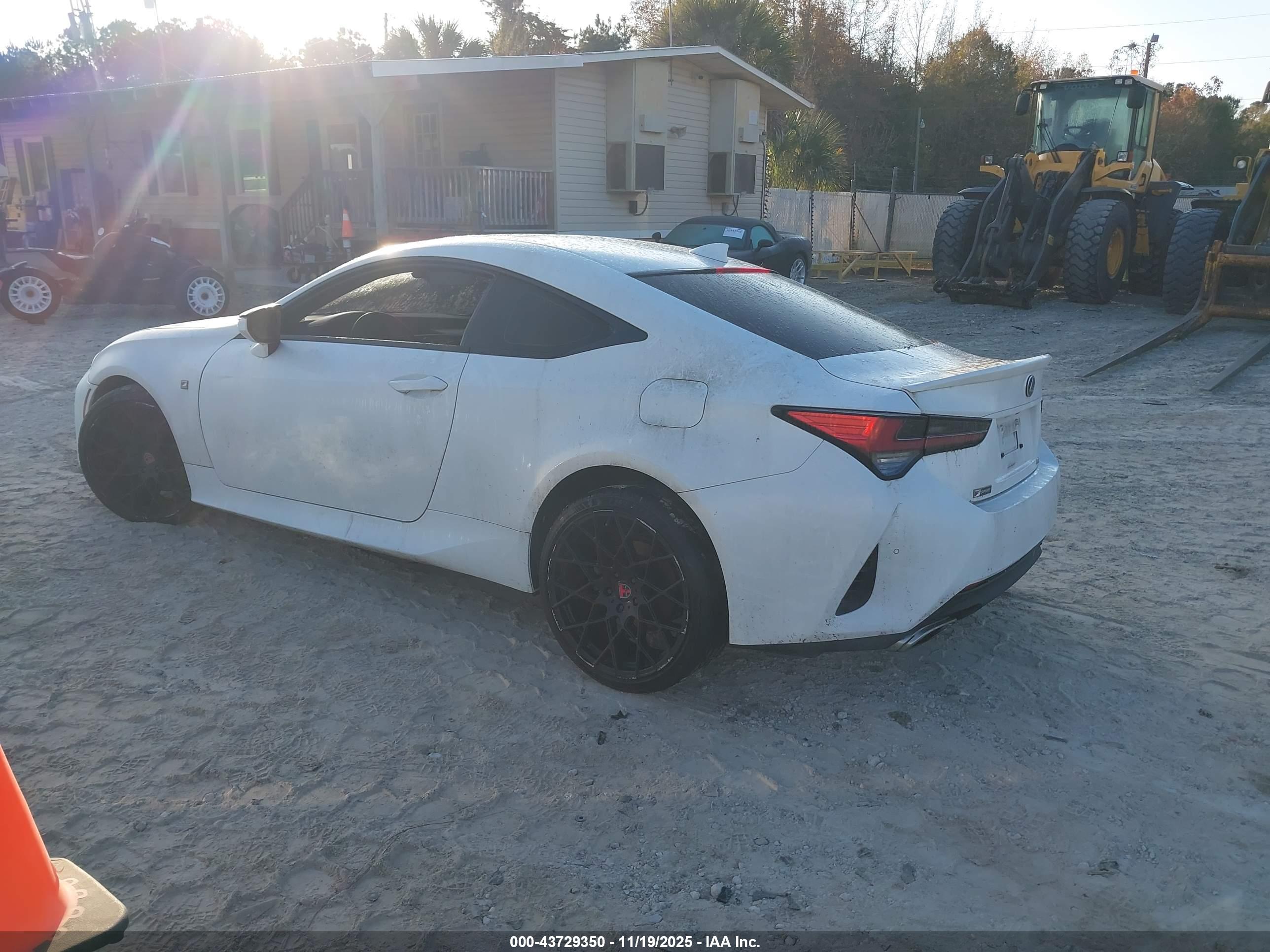 LEXUS RC image 3