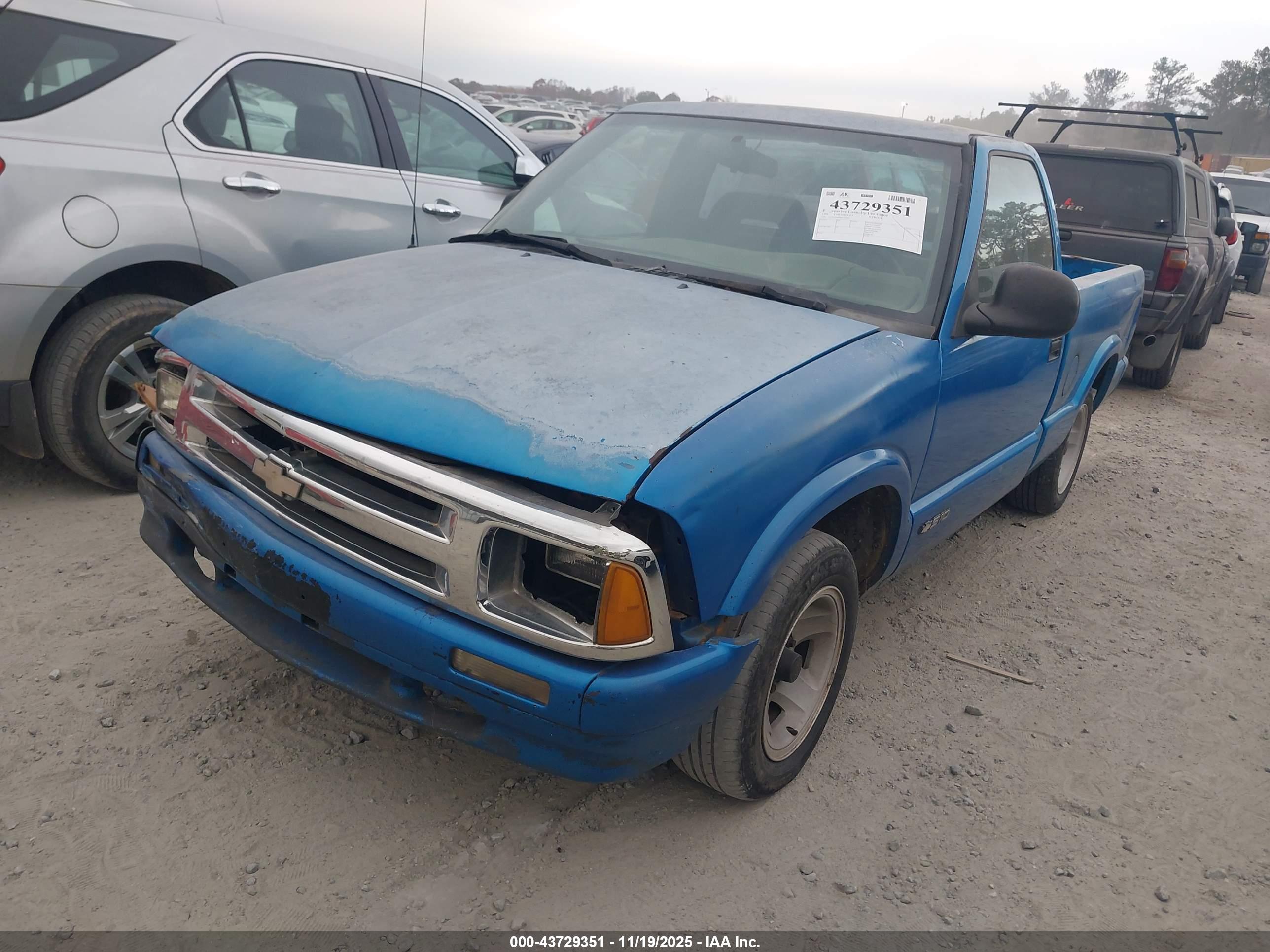 CHEVROLET S image 2