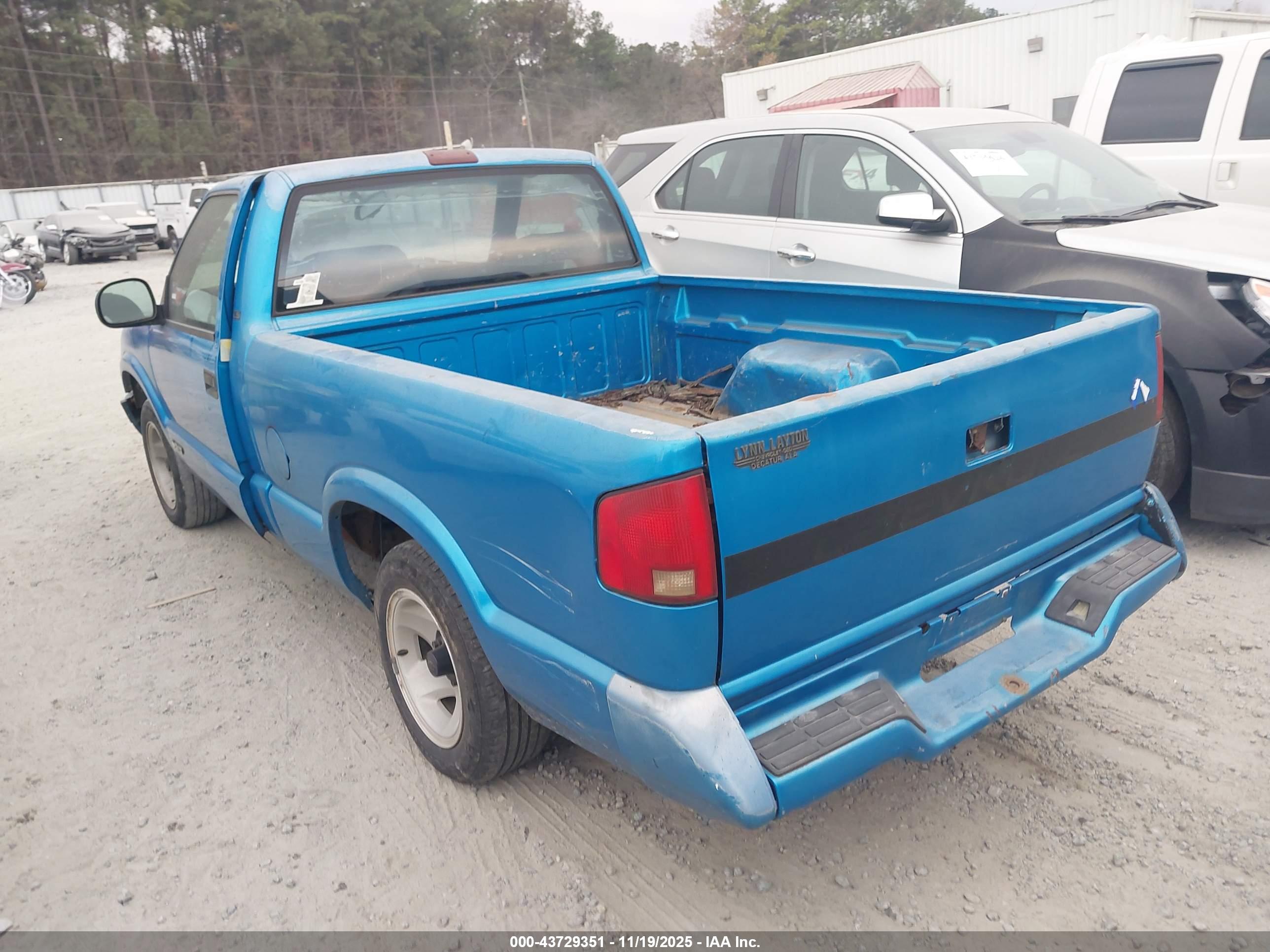 CHEVROLET S image 3