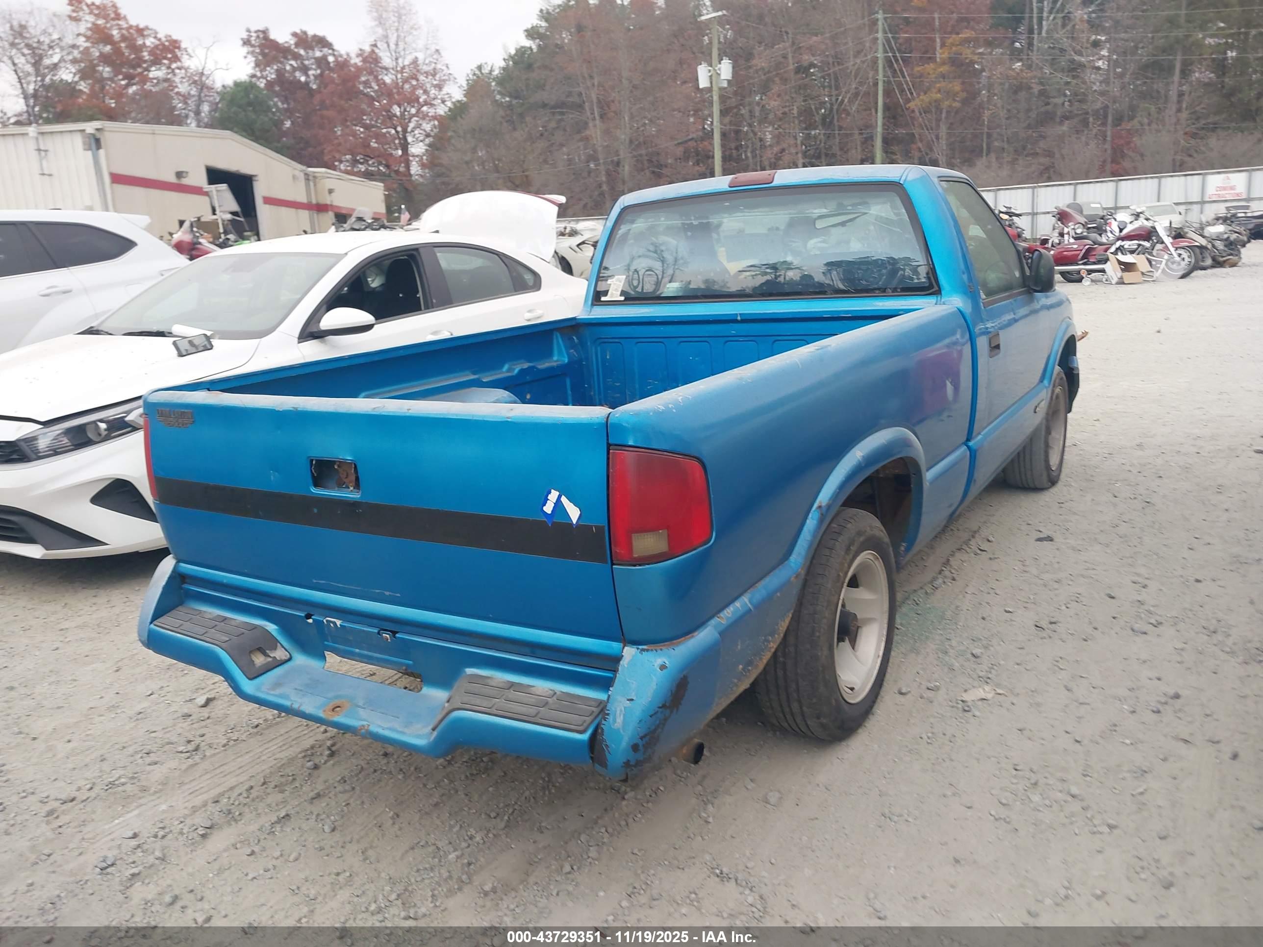 CHEVROLET S image 4