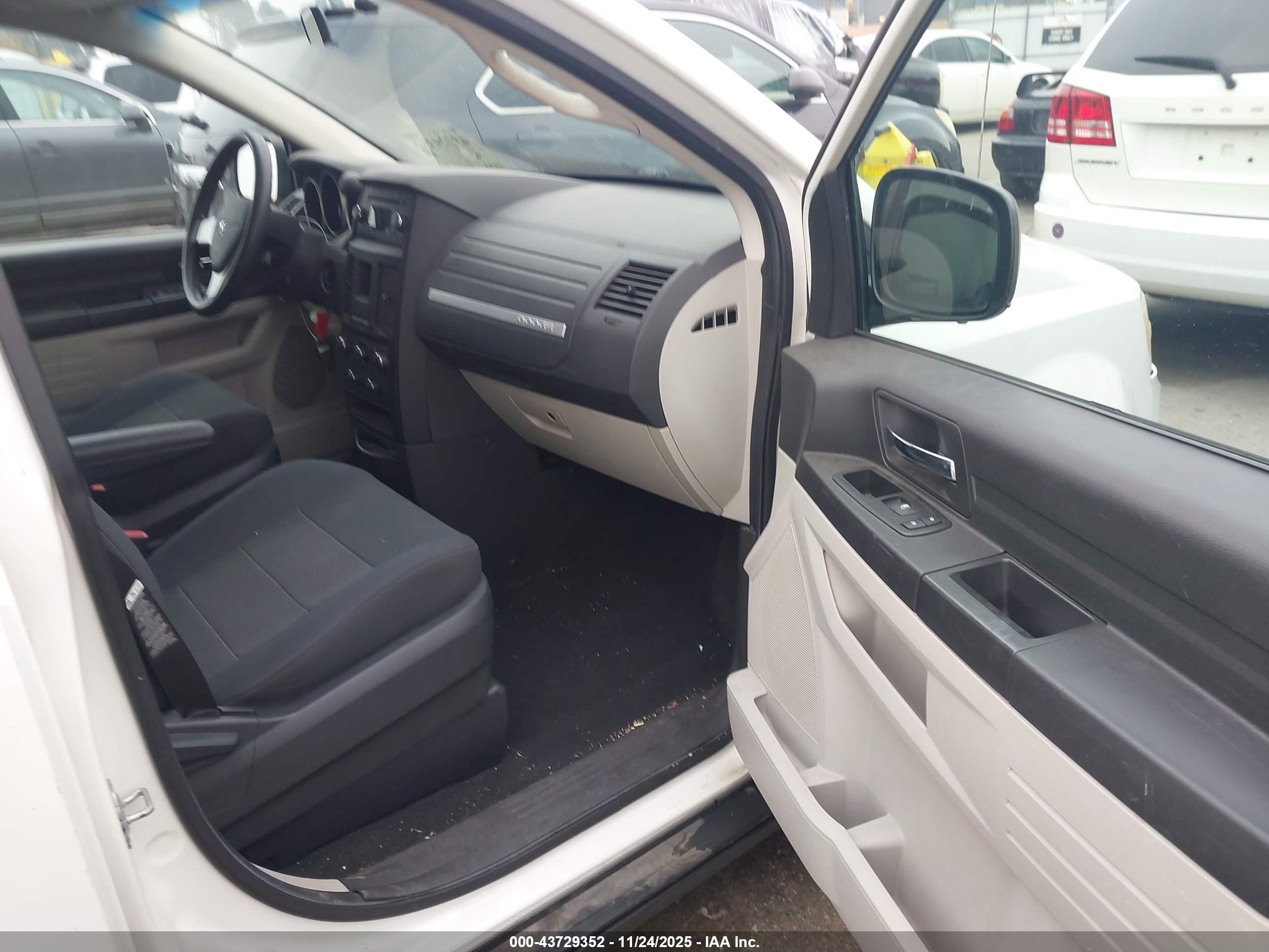 DODGE GRAND image 5