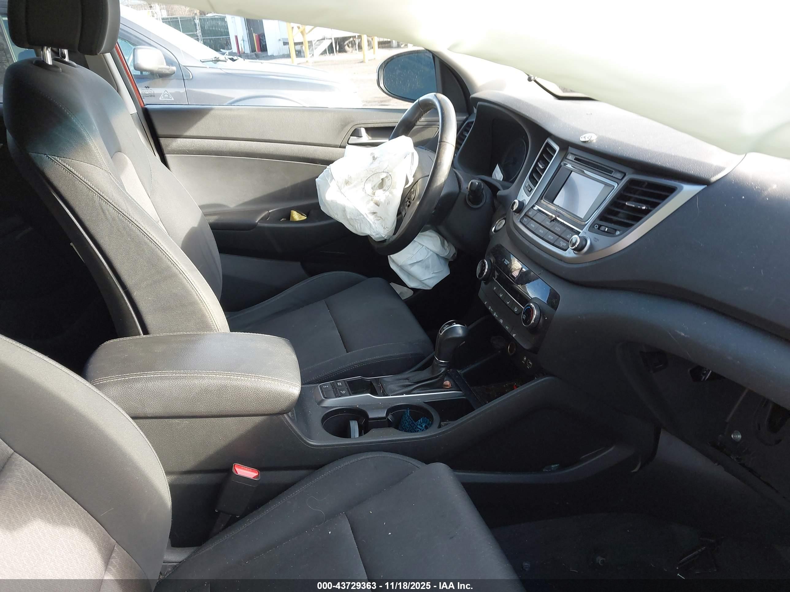 HYUNDAI TUCSON image 5