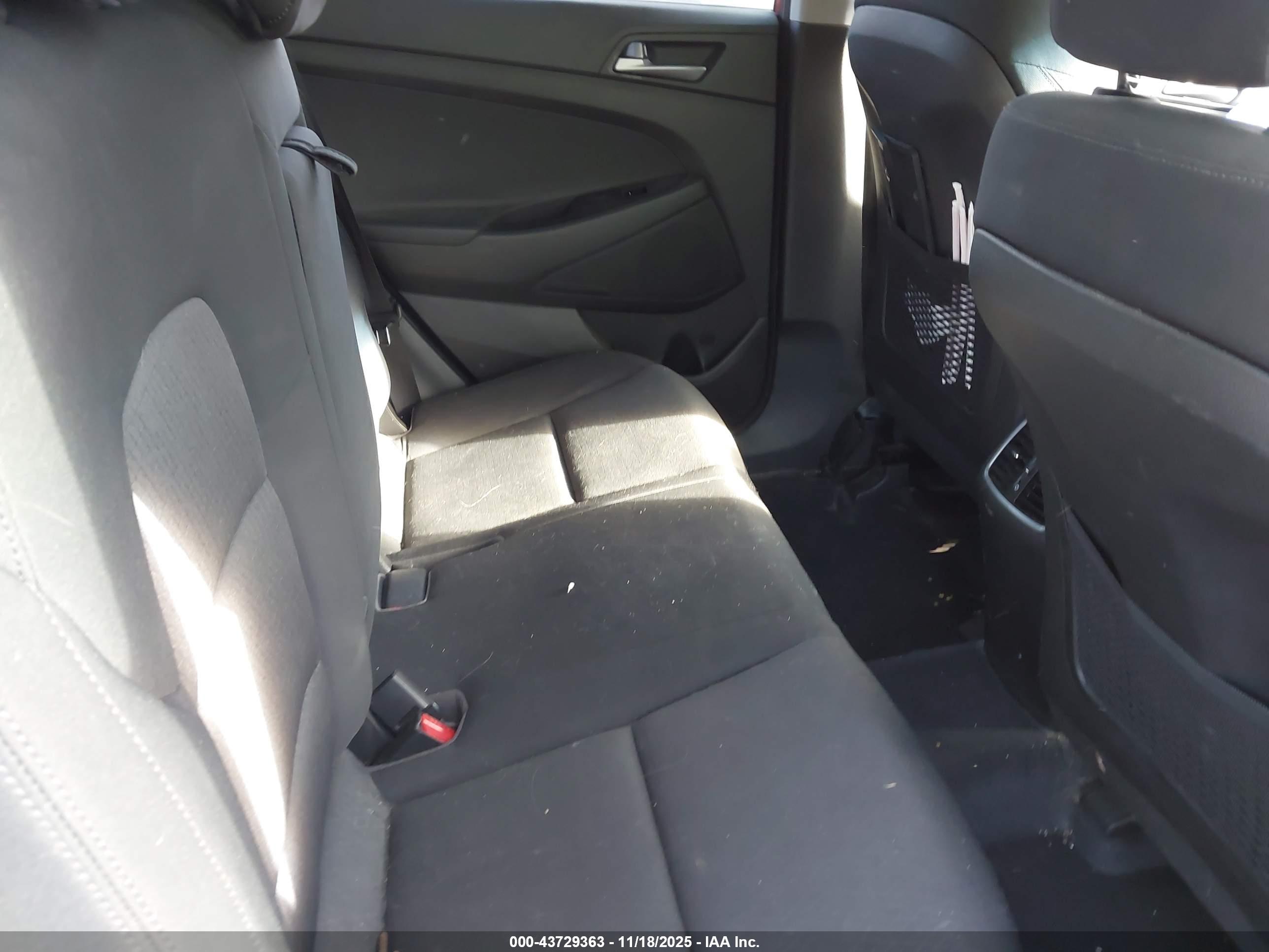 HYUNDAI TUCSON image 8