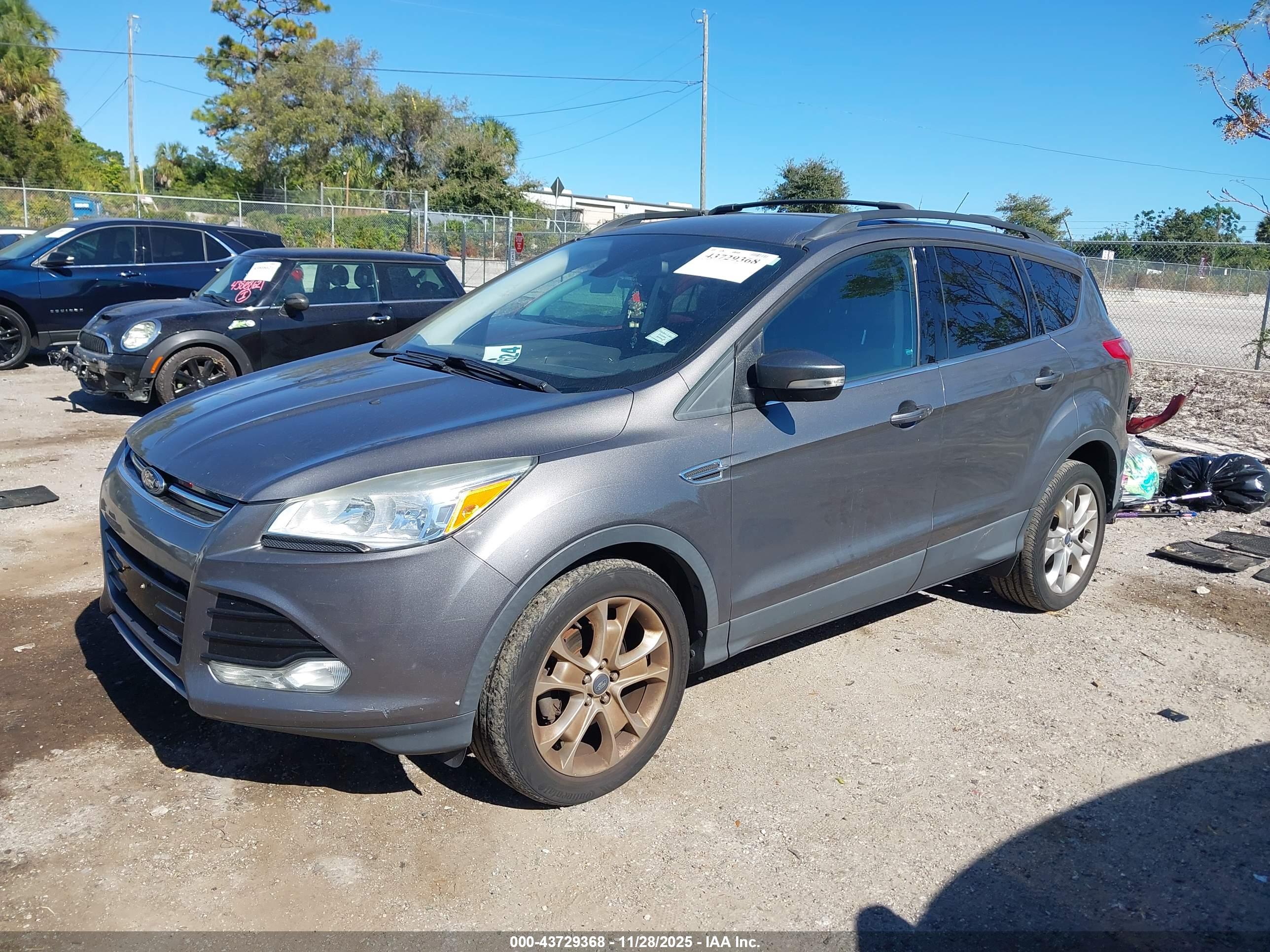 FORD ESCAPE image 2