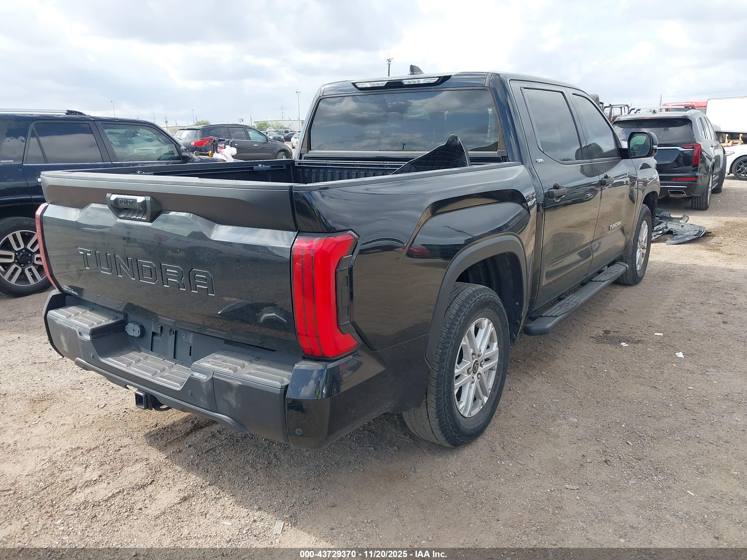 TOYOTA TUNDRA image 4