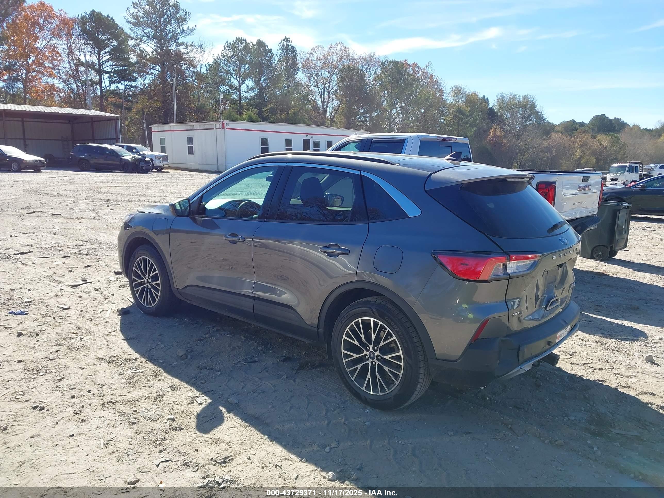 FORD ESCAPE image 3