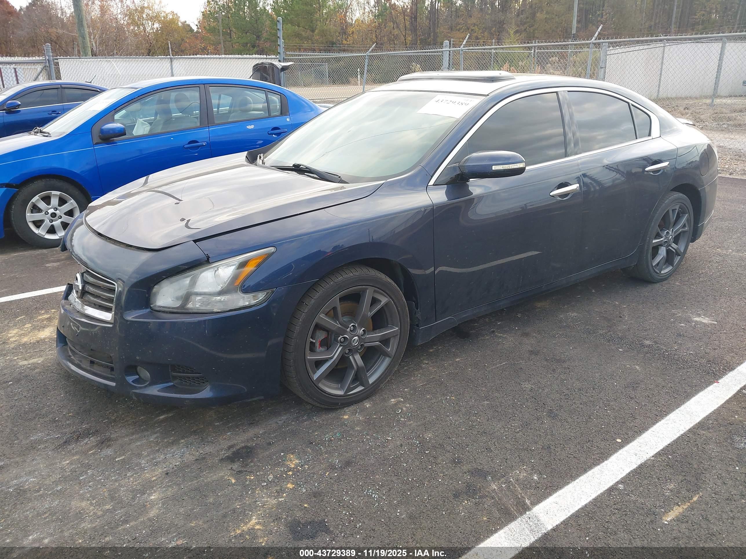 NISSAN MAXIMA image 2