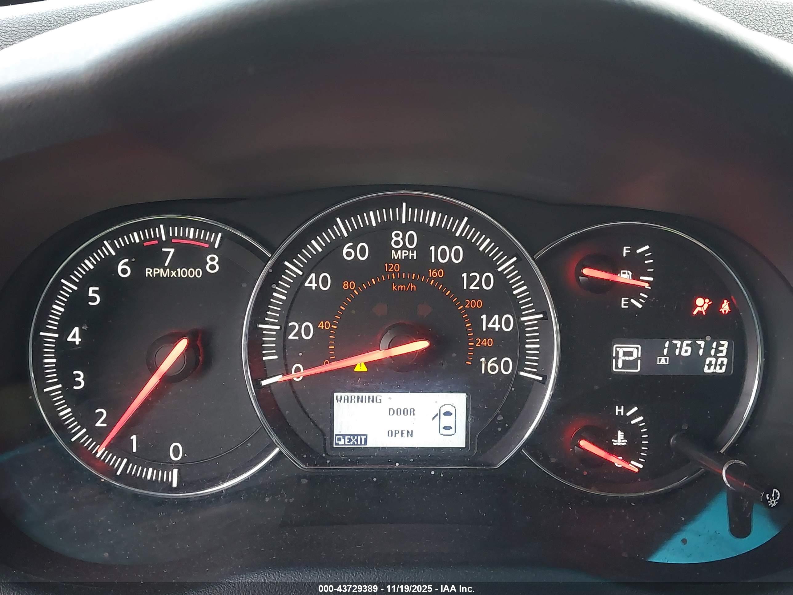 NISSAN MAXIMA image 7