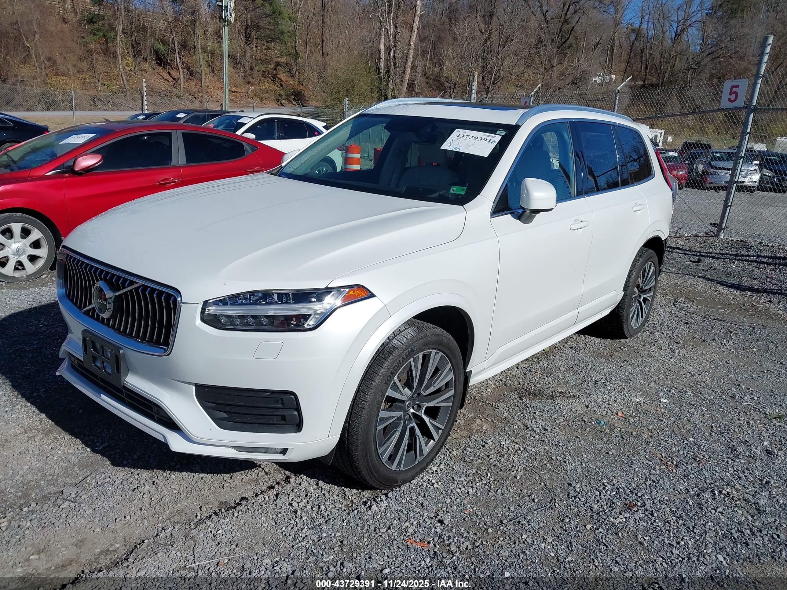 VOLVO XC90 image 2