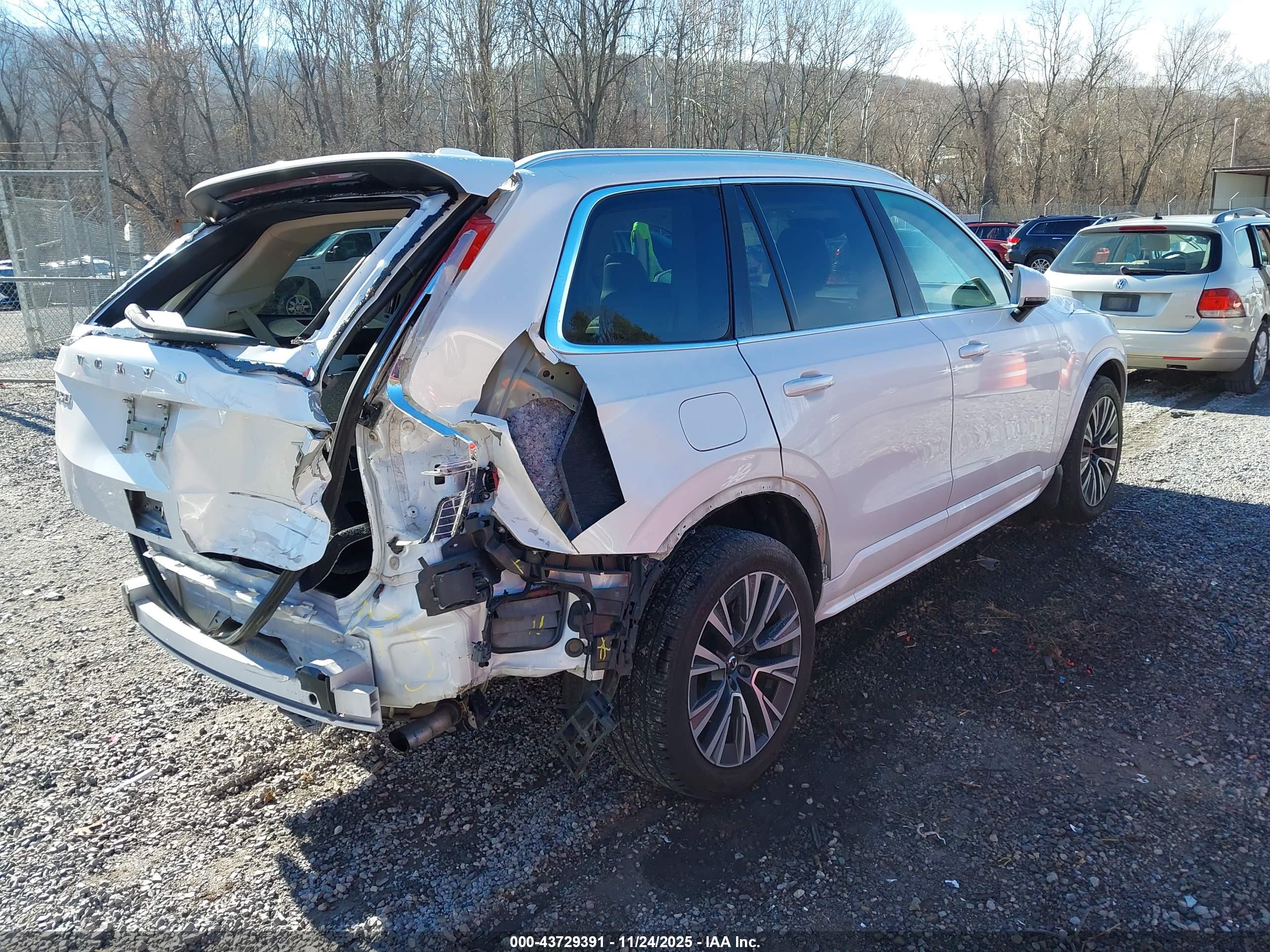VOLVO XC90 image 4