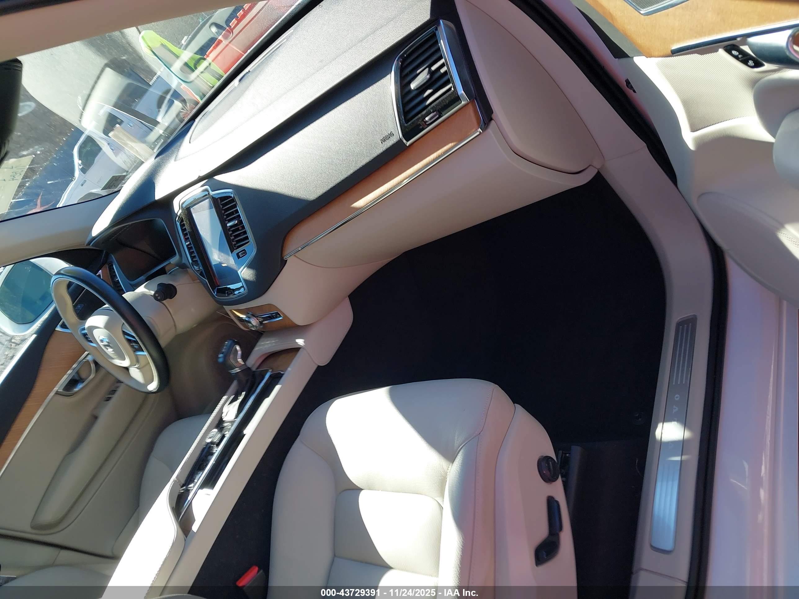 VOLVO XC90 image 5