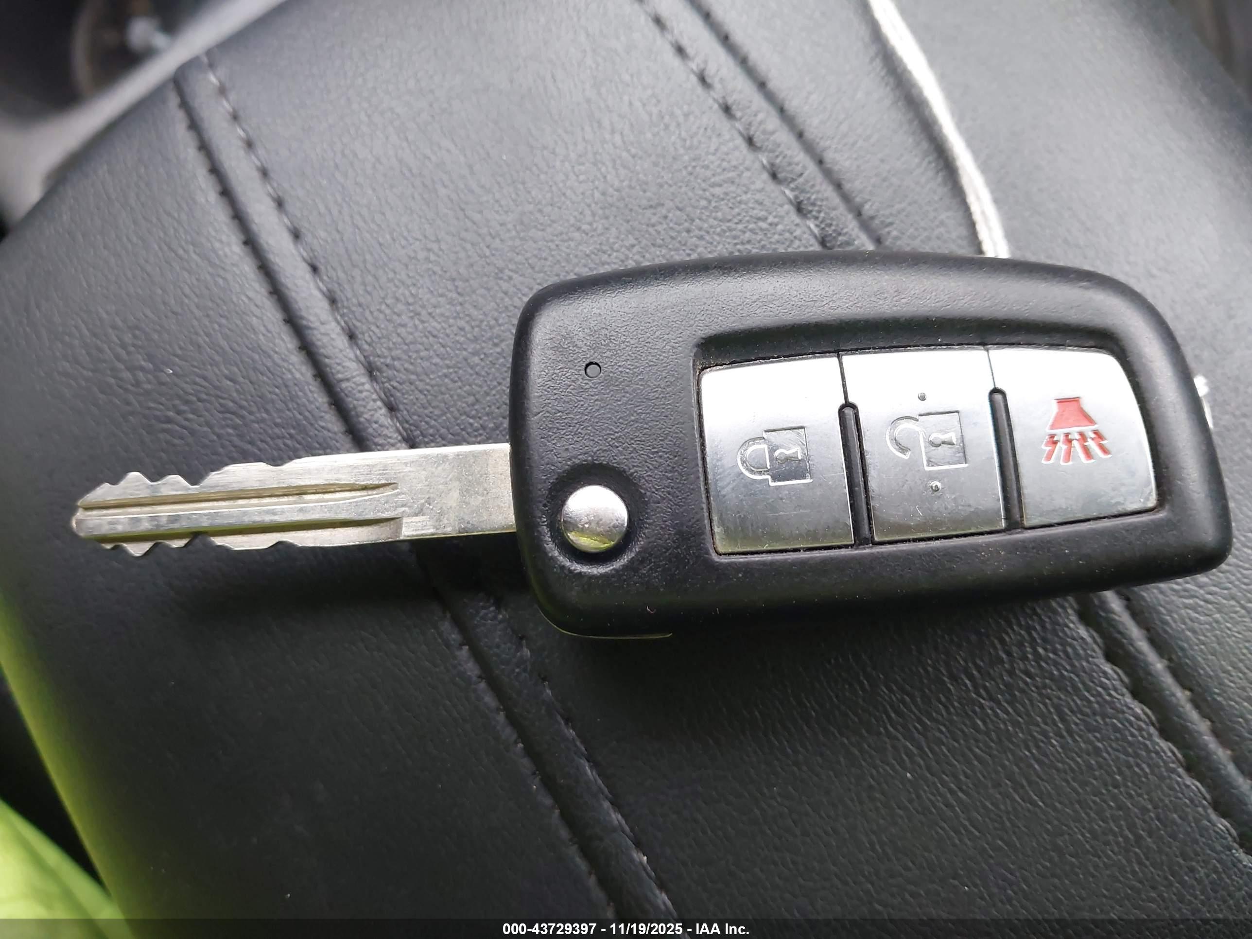 NISSAN ROGUE image 11
