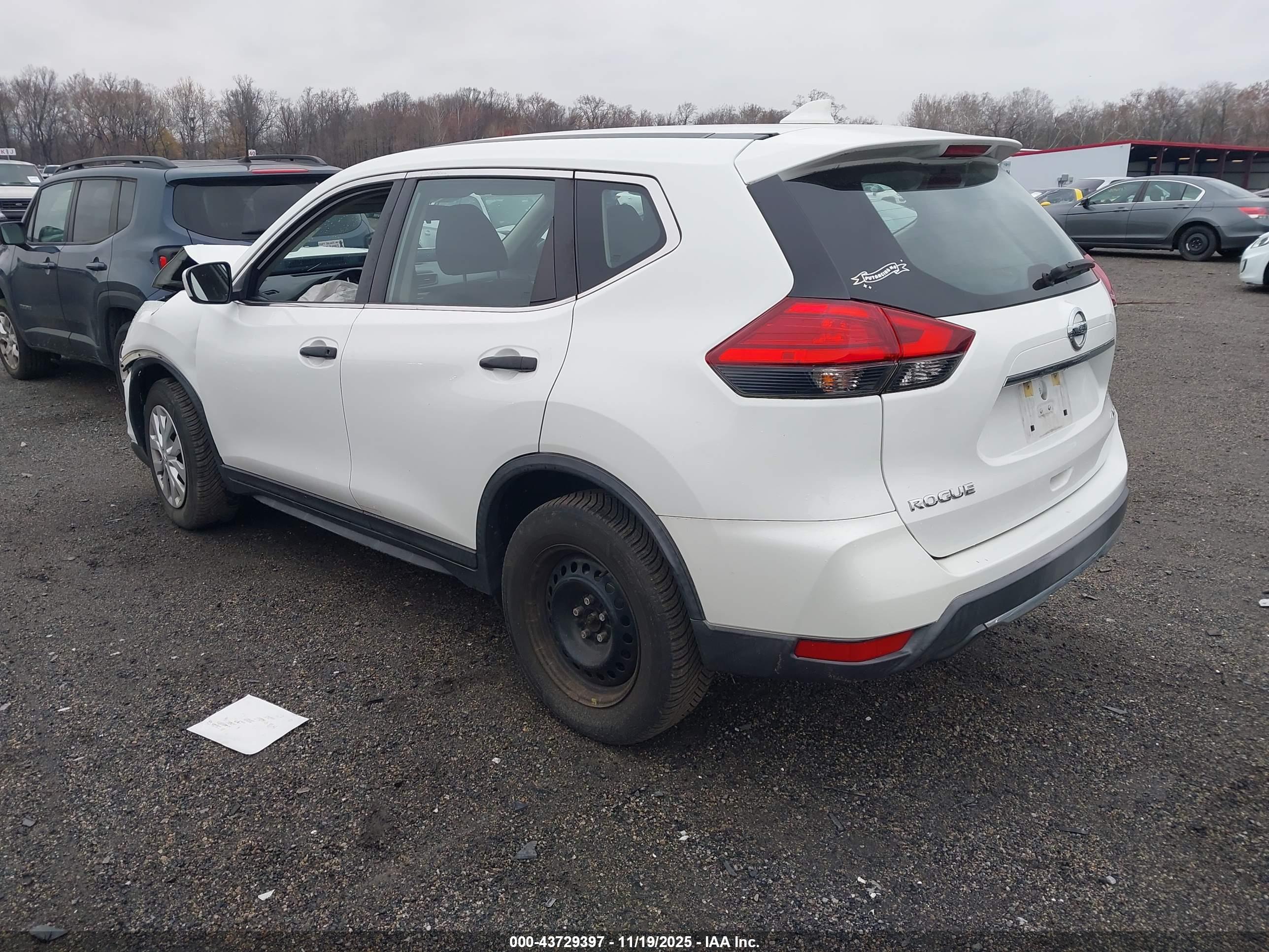 NISSAN ROGUE image 3