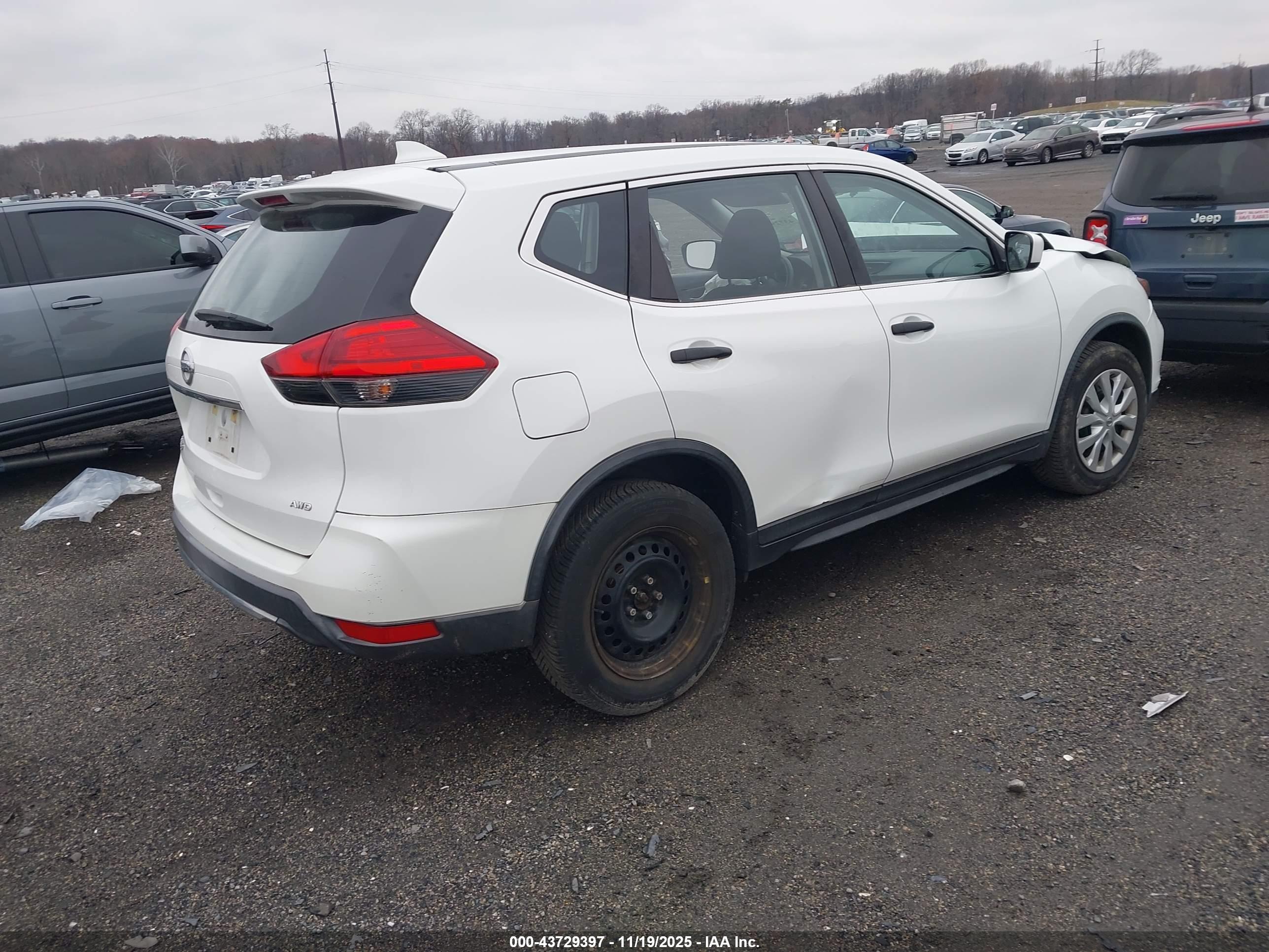 NISSAN ROGUE image 4