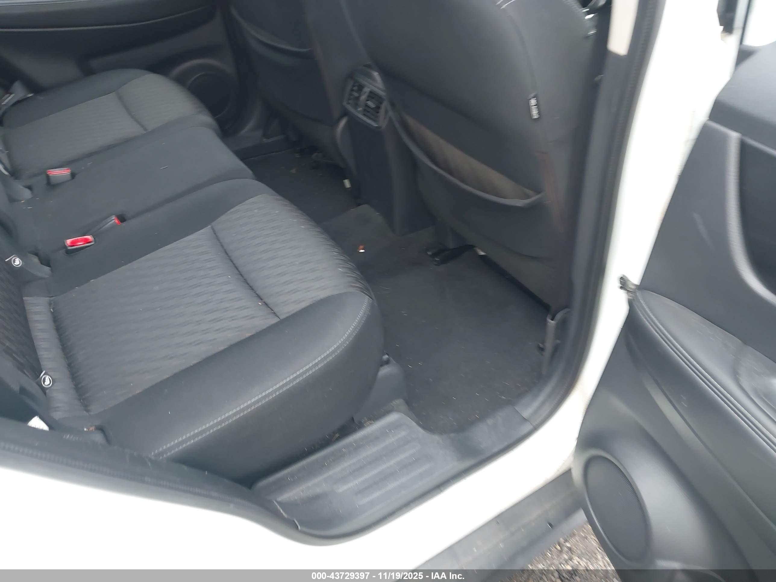 NISSAN ROGUE image 8