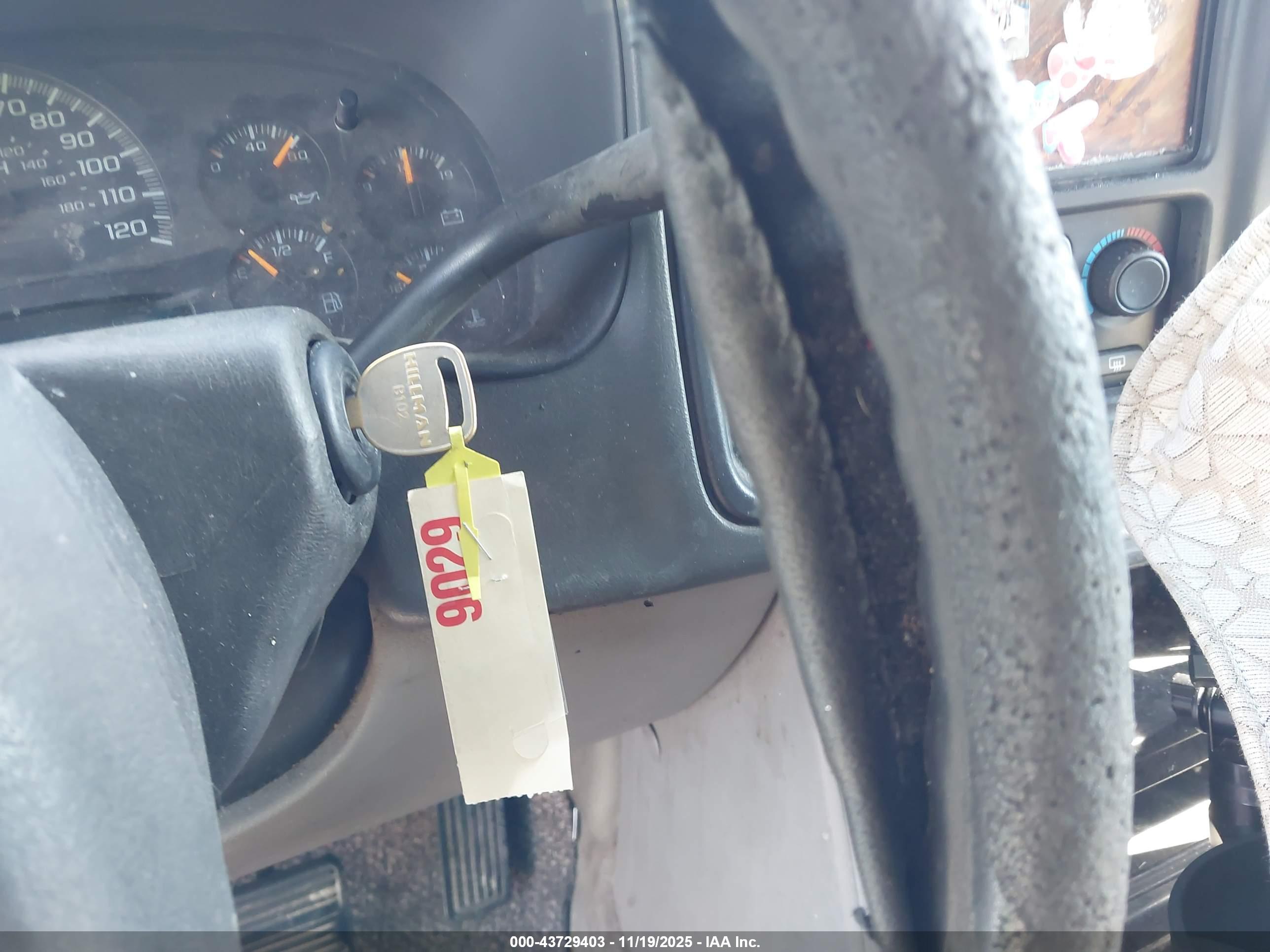 GMC YUKON image 11