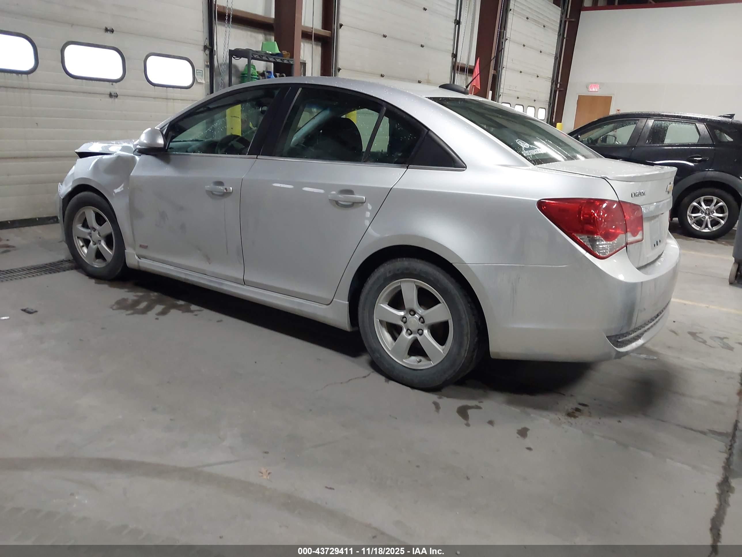 CHEVROLET CRUZE image 3