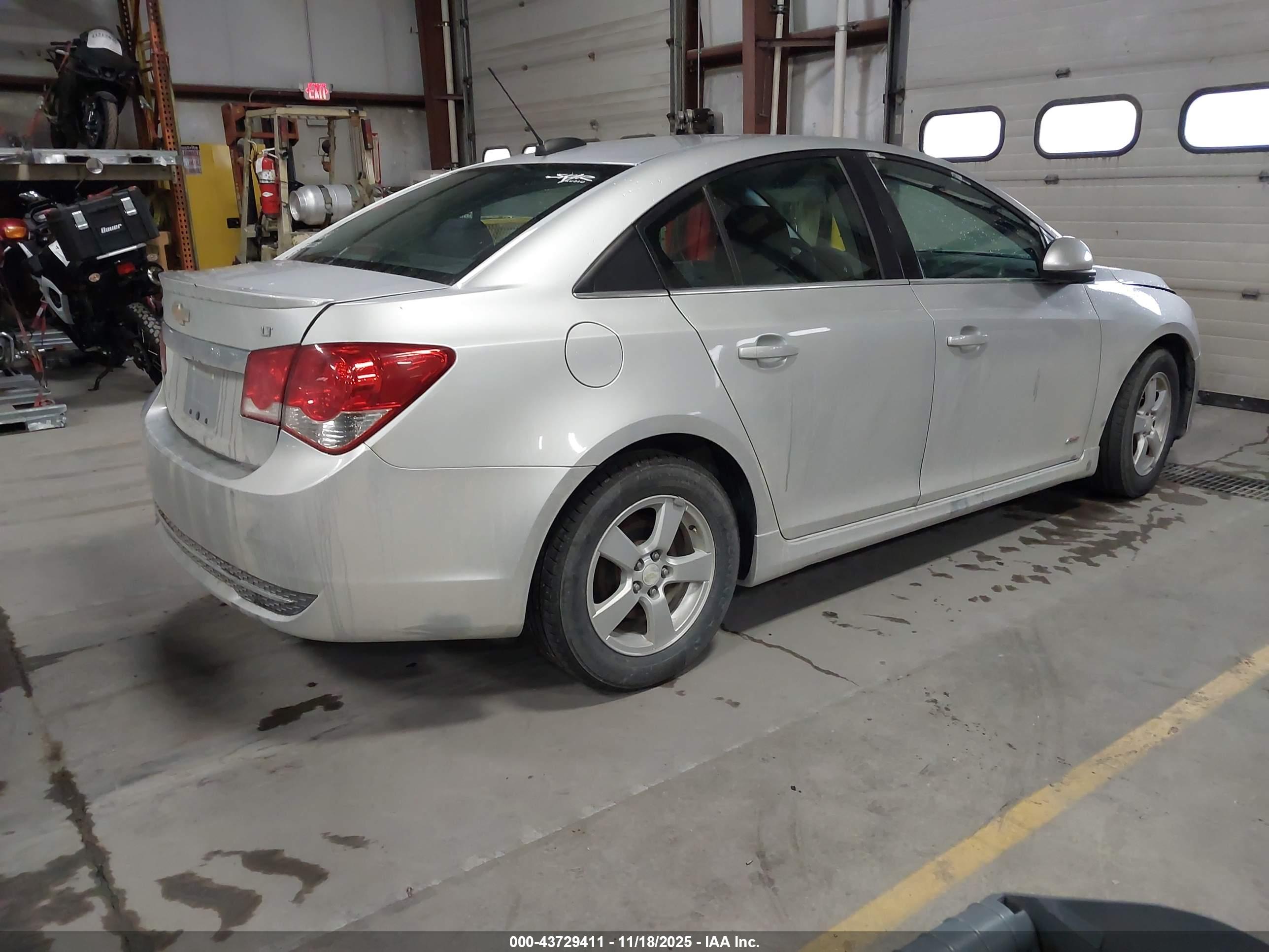 CHEVROLET CRUZE image 4