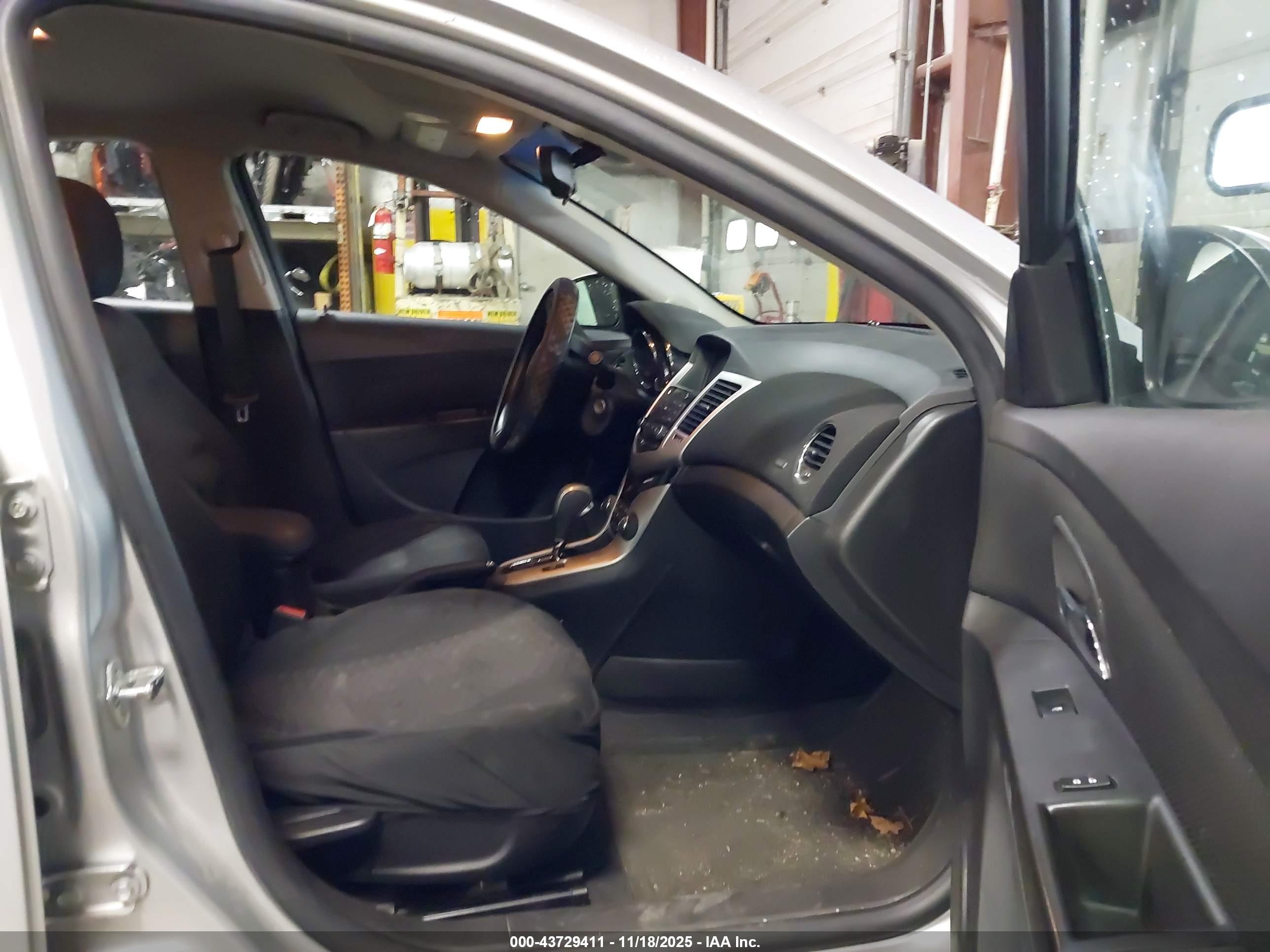 CHEVROLET CRUZE image 5