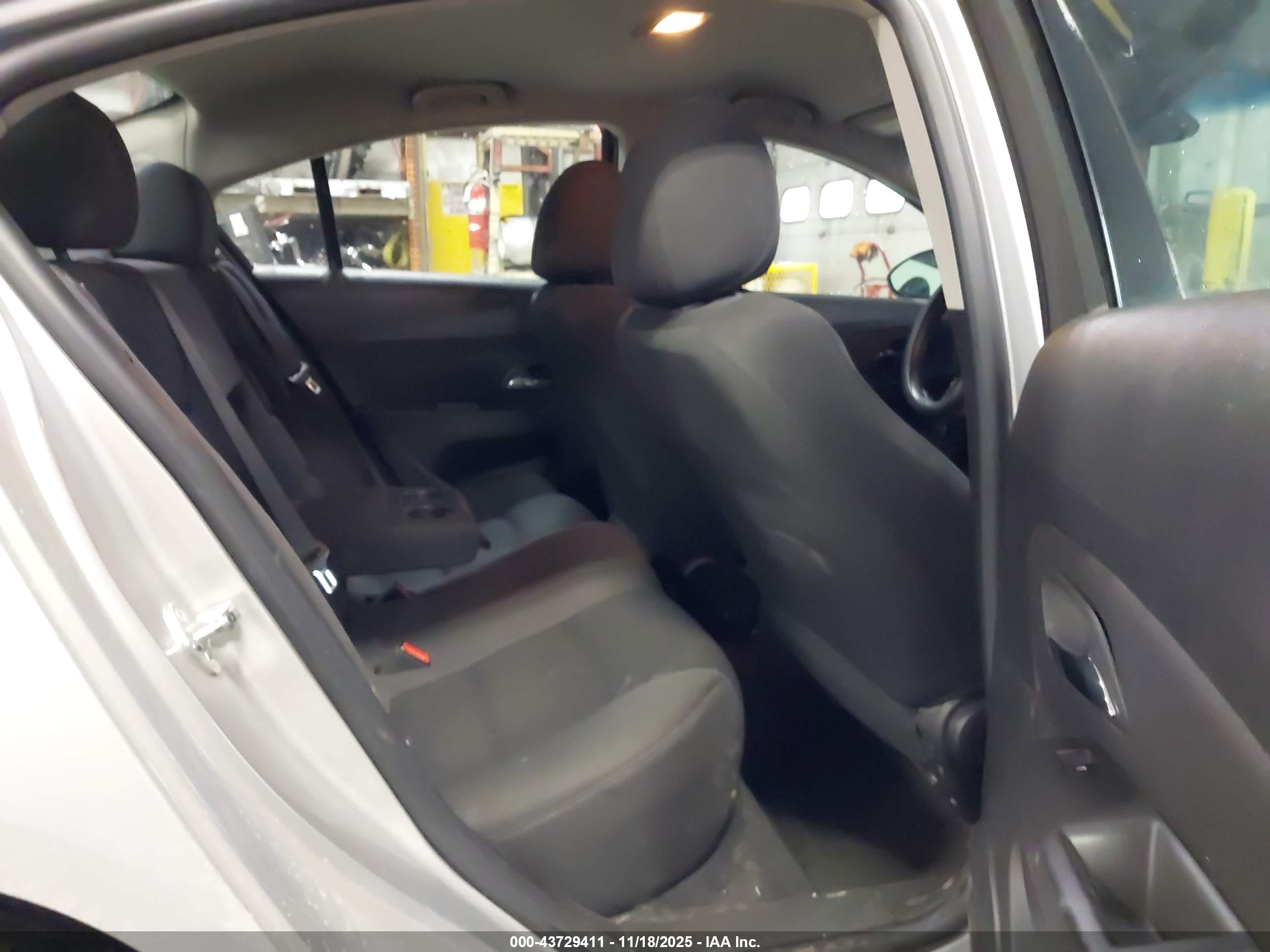 CHEVROLET CRUZE image 8