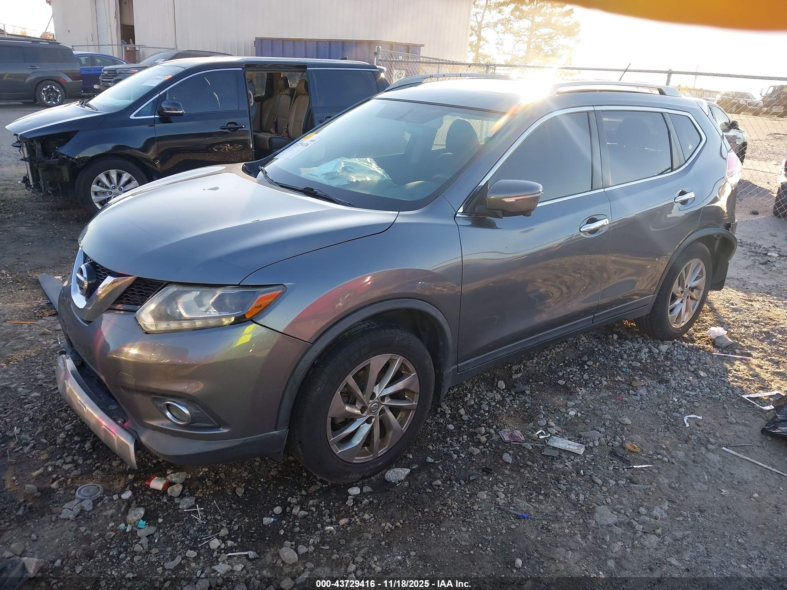 NISSAN ROGUE image 2