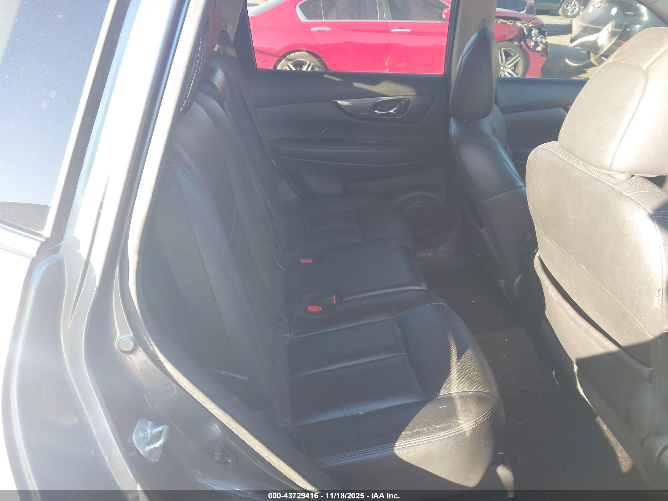 NISSAN ROGUE image 8