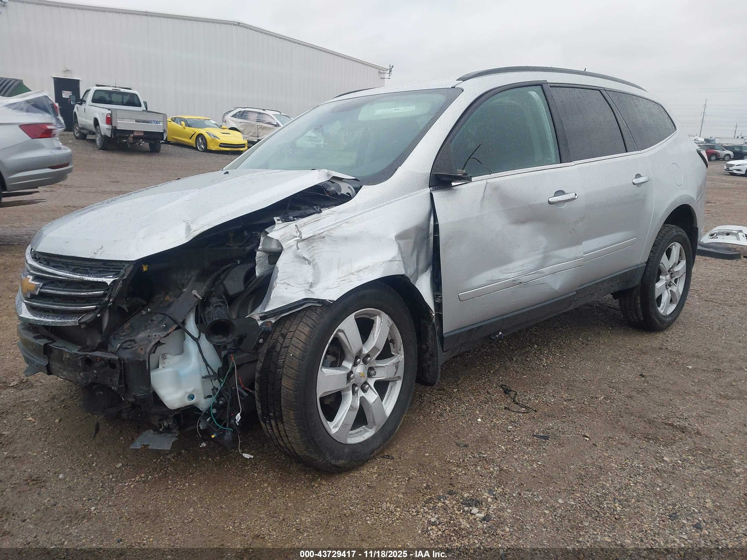 CHEVROLET TRAVERSE image 2