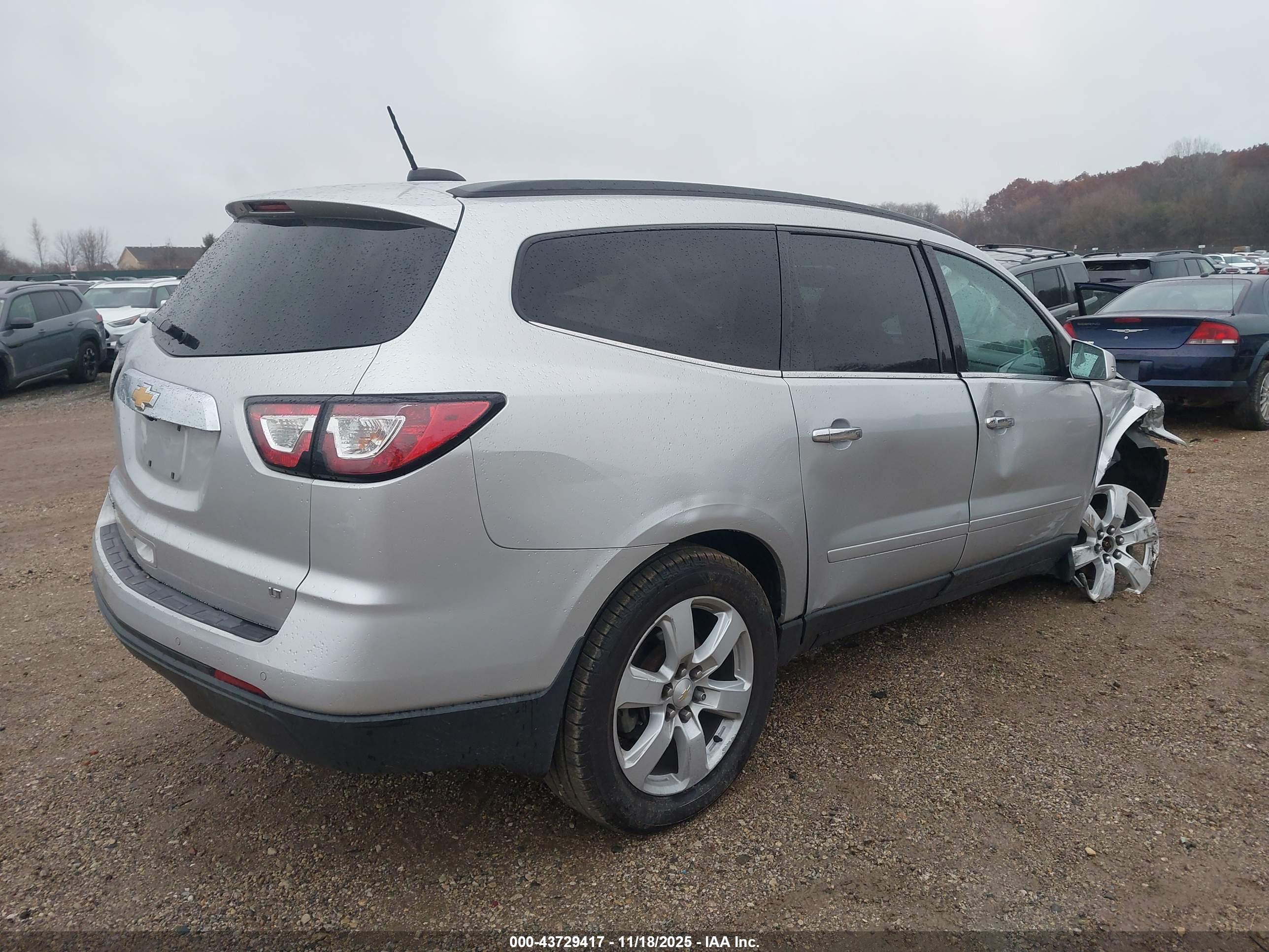 CHEVROLET TRAVERSE image 4