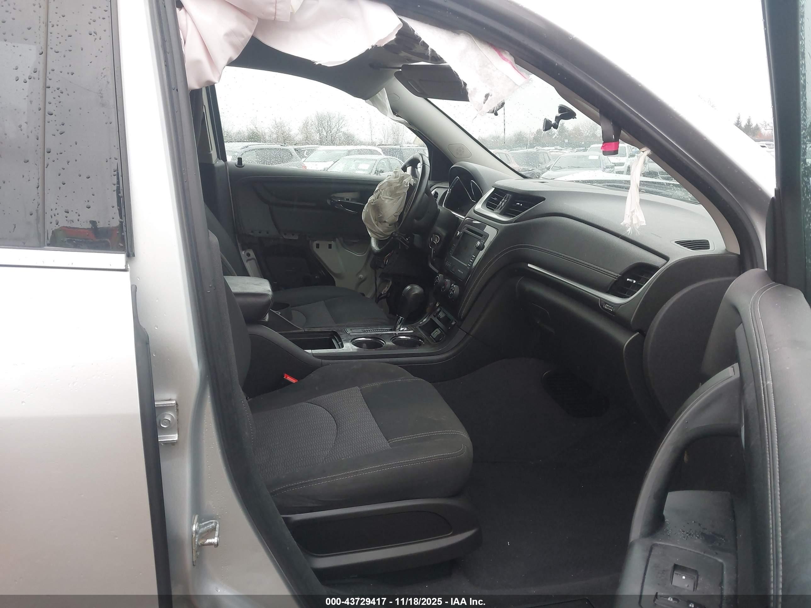 CHEVROLET TRAVERSE image 5