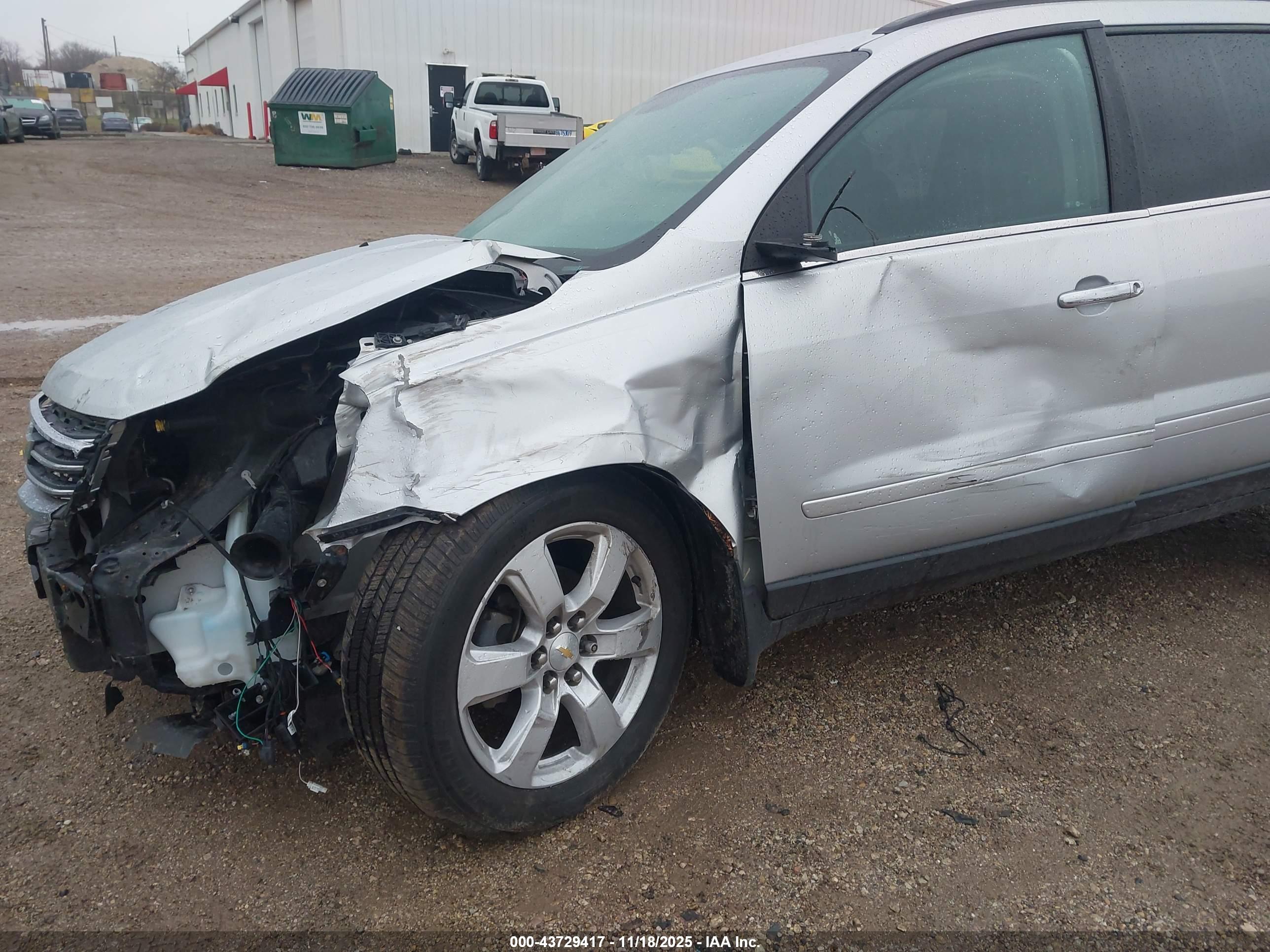 CHEVROLET TRAVERSE image 6